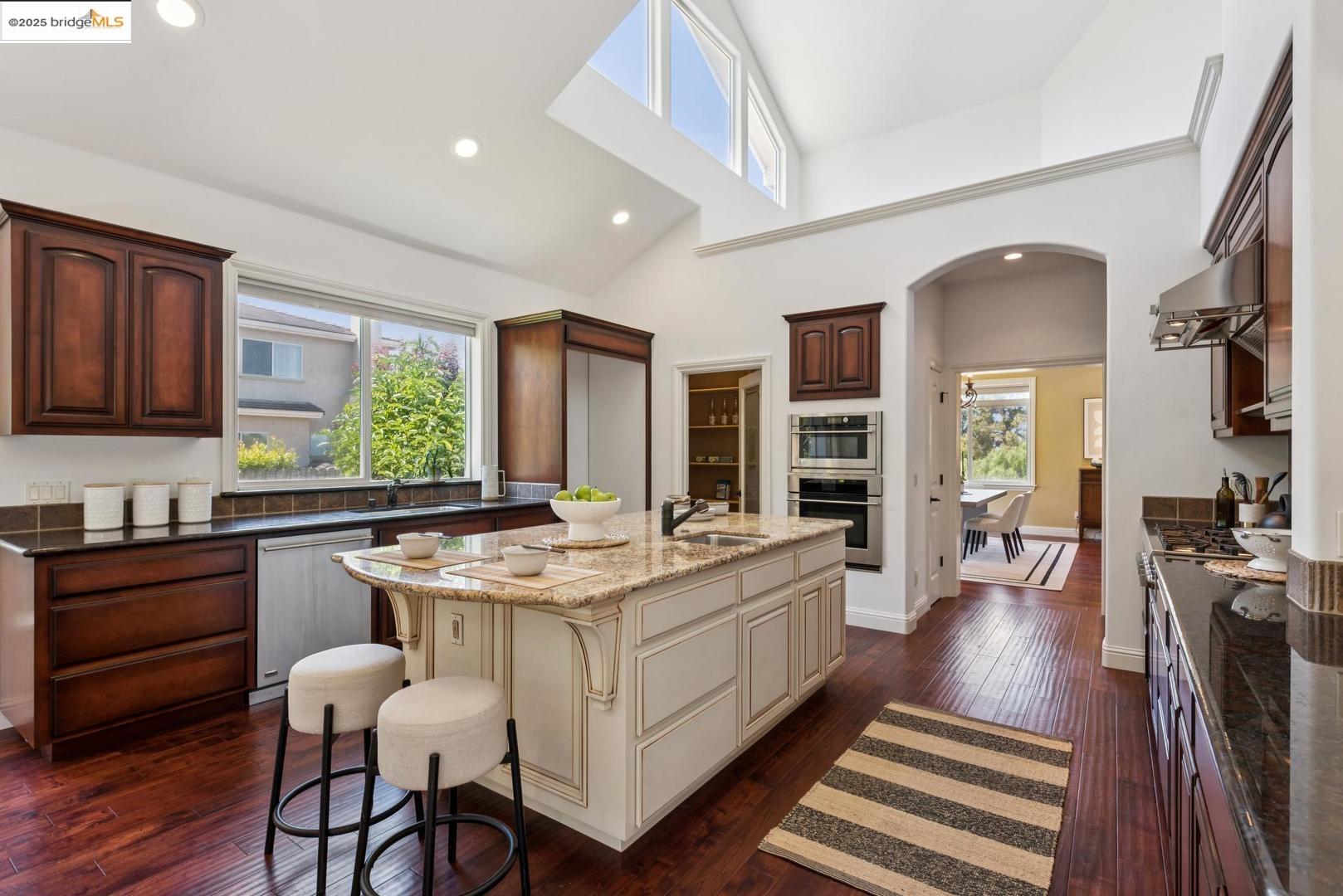 Detail Gallery Image 15 of 47 For 3244 Ridgeview Pl, Hayward,  CA 94541 - 5 Beds | 3/1 Baths