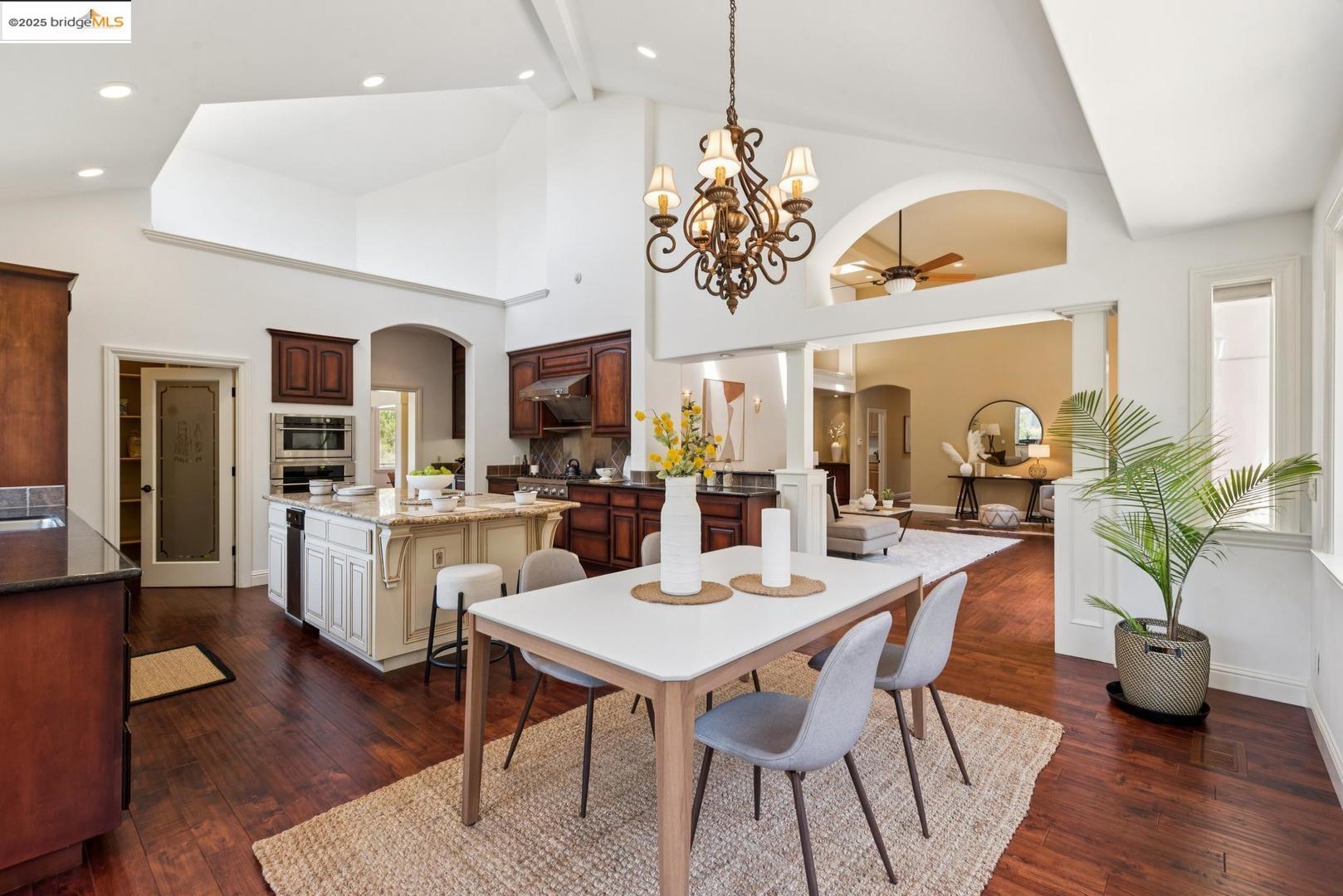 Detail Gallery Image 20 of 47 For 3244 Ridgeview Pl, Hayward,  CA 94541 - 5 Beds | 3/1 Baths
