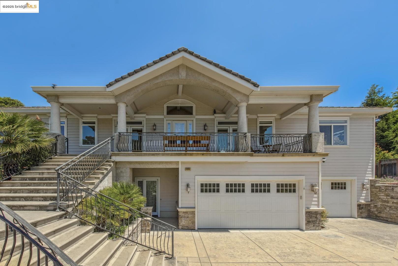 Detail Gallery Image 3 of 47 For 3244 Ridgeview Pl, Hayward,  CA 94541 - 5 Beds | 3/1 Baths