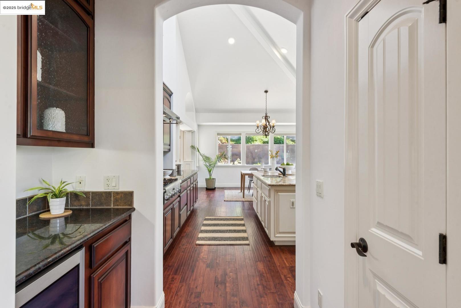 Detail Gallery Image 22 of 47 For 3244 Ridgeview Pl, Hayward,  CA 94541 - 5 Beds | 3/1 Baths
