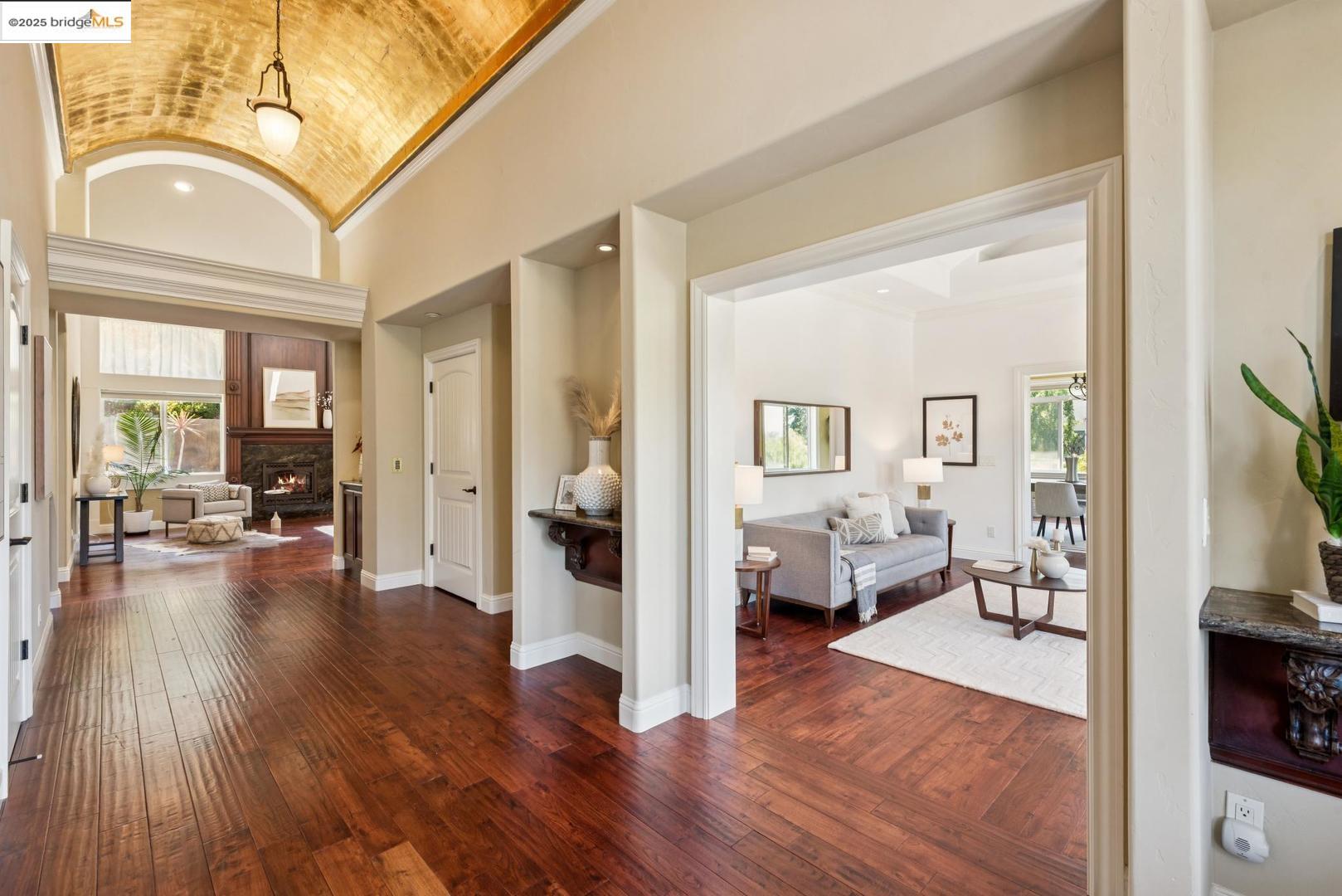 Detail Gallery Image 5 of 47 For 3244 Ridgeview Pl, Hayward,  CA 94541 - 5 Beds | 3/1 Baths