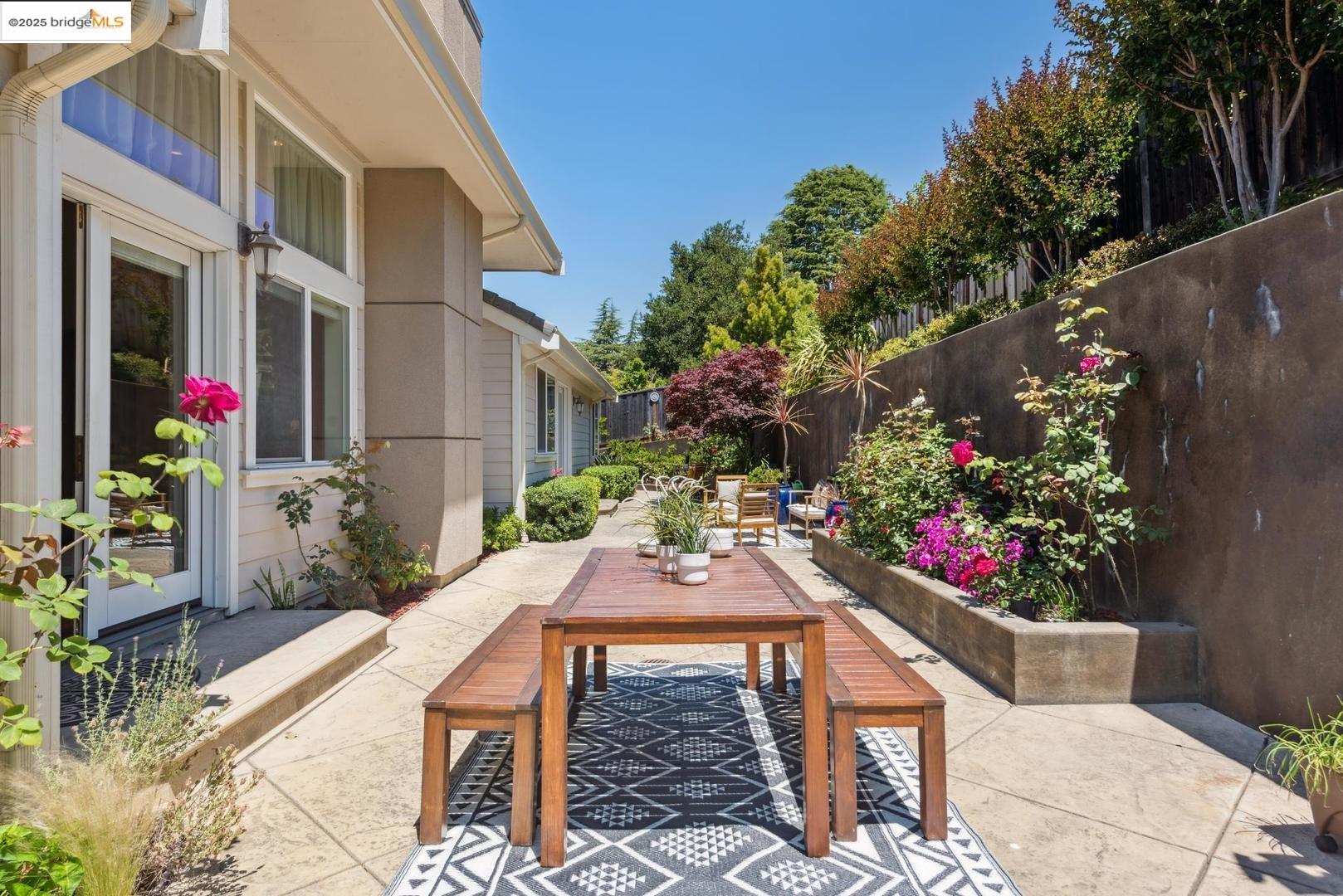 Detail Gallery Image 45 of 47 For 3244 Ridgeview Pl, Hayward,  CA 94541 - 5 Beds | 3/1 Baths