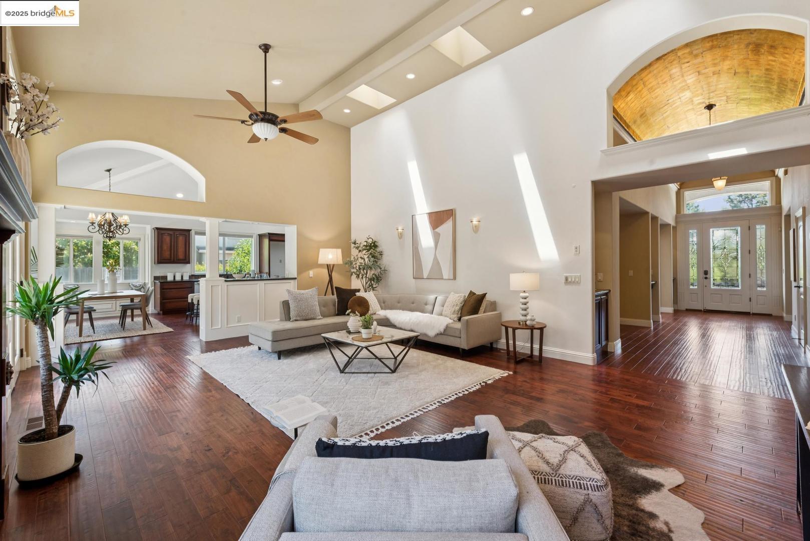 Detail Gallery Image 7 of 47 For 3244 Ridgeview Pl, Hayward,  CA 94541 - 5 Beds | 3/1 Baths