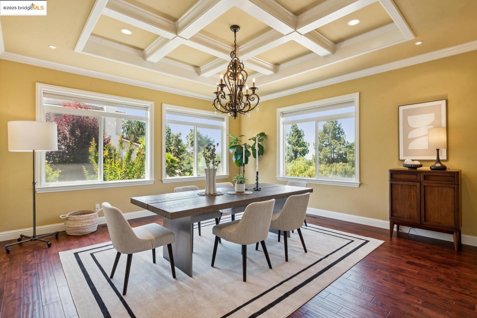 Detail Gallery Image 10 of 47 For 3244 Ridgeview Pl, Hayward,  CA 94541 - 5 Beds | 3/1 Baths