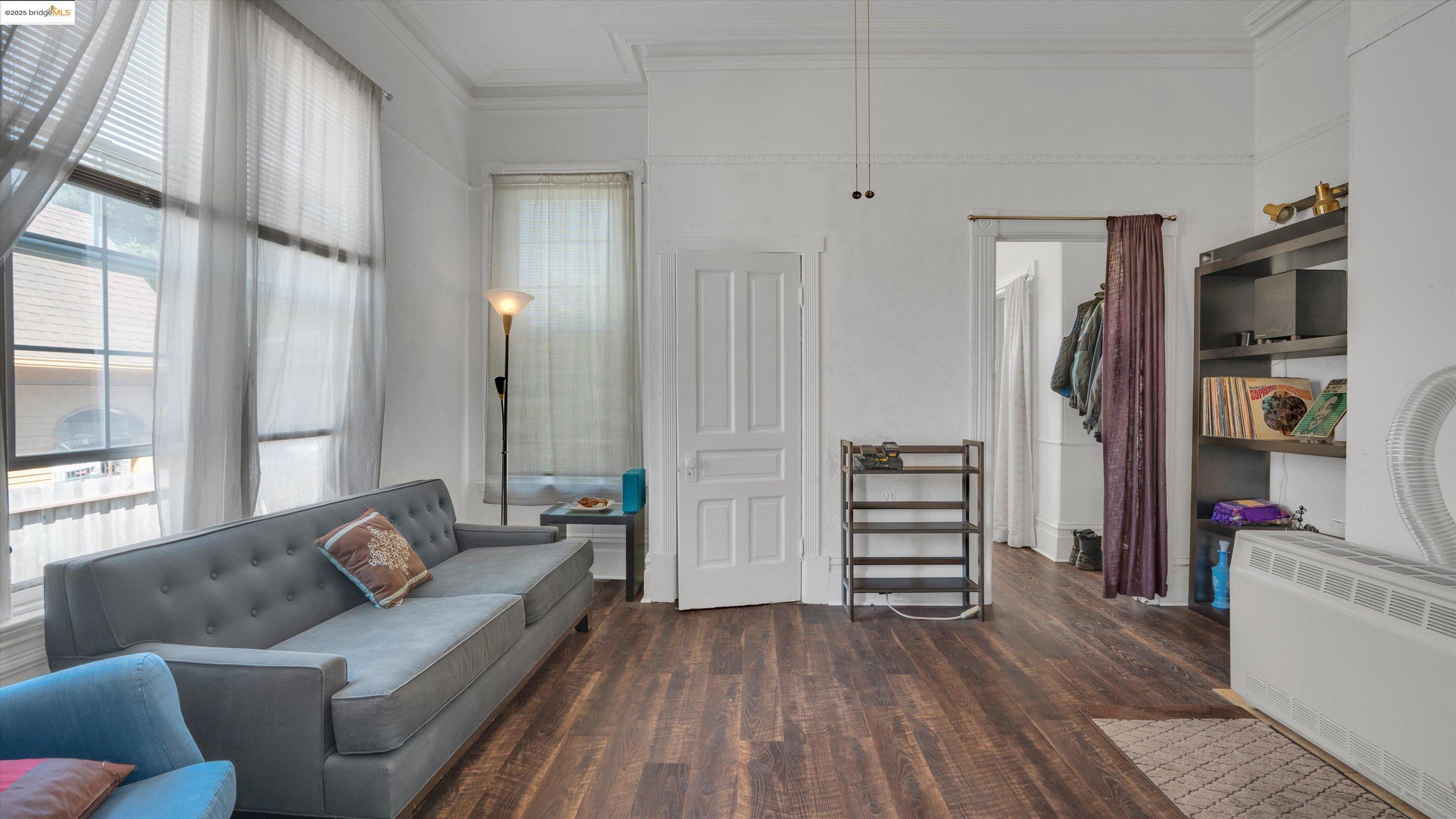 Detail Gallery Image 12 of 49 For 1071 59th St, Oakland,  CA 94608 - 3 Beds | 2 Baths