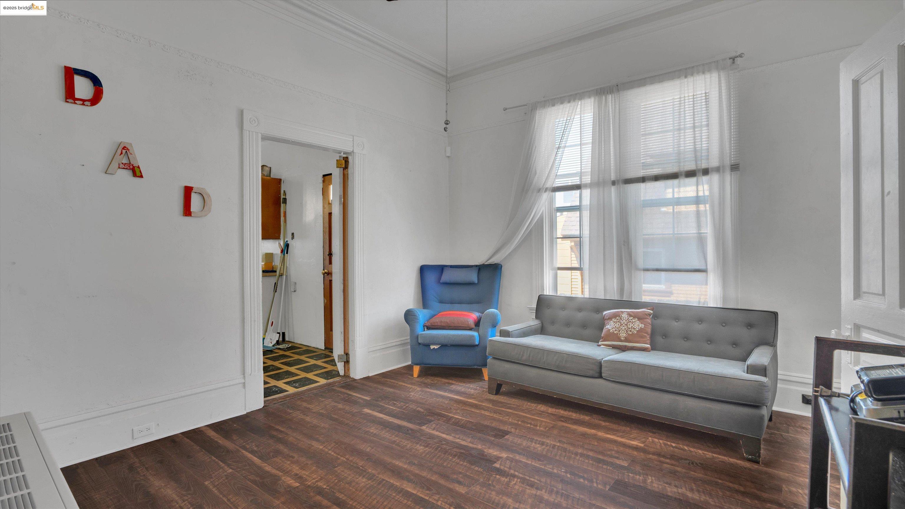 Detail Gallery Image 14 of 49 For 1071 59th St, Oakland,  CA 94608 - 3 Beds | 2 Baths