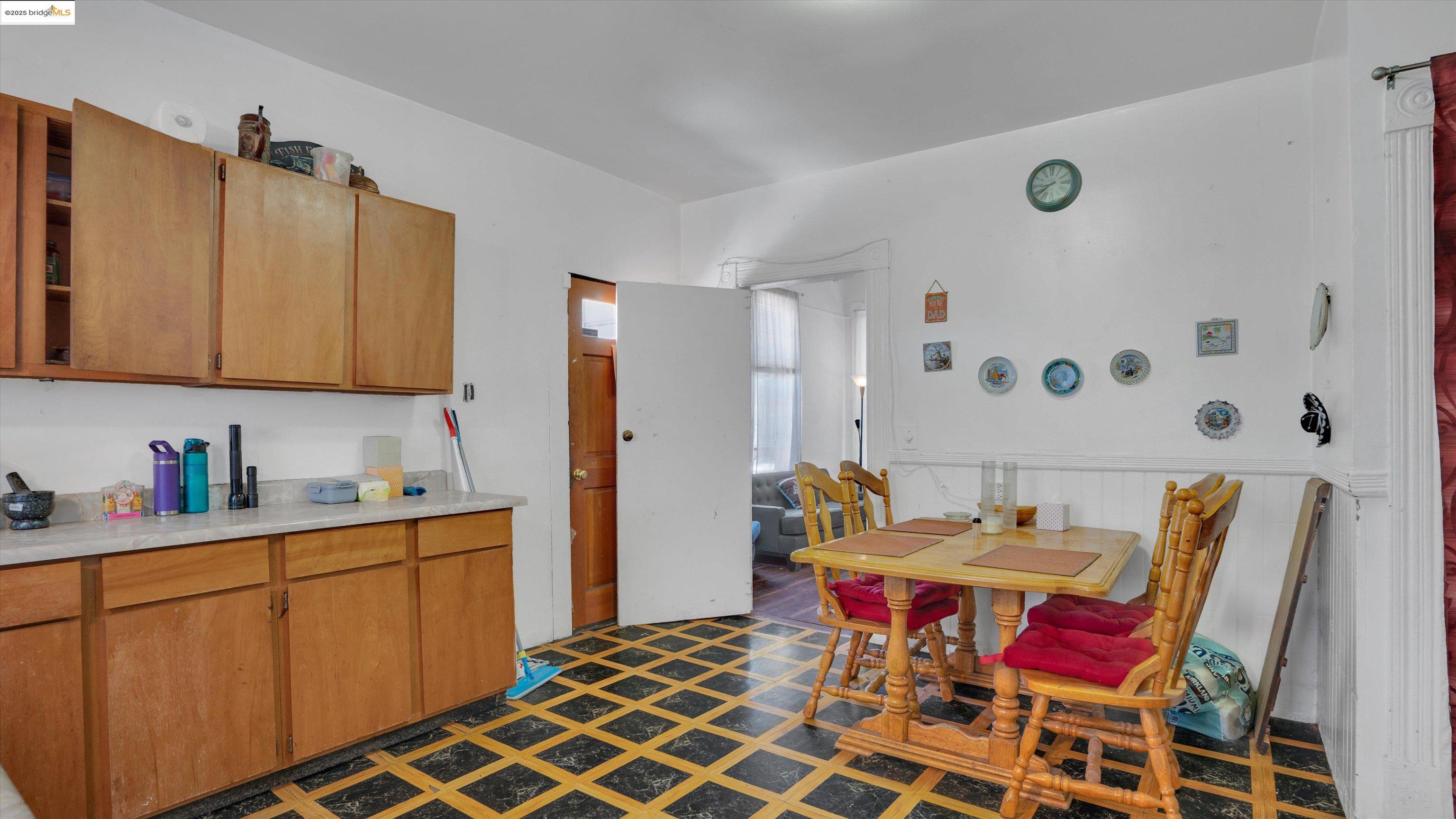 Detail Gallery Image 21 of 49 For 1071 59th St, Oakland,  CA 94608 - 3 Beds | 2 Baths