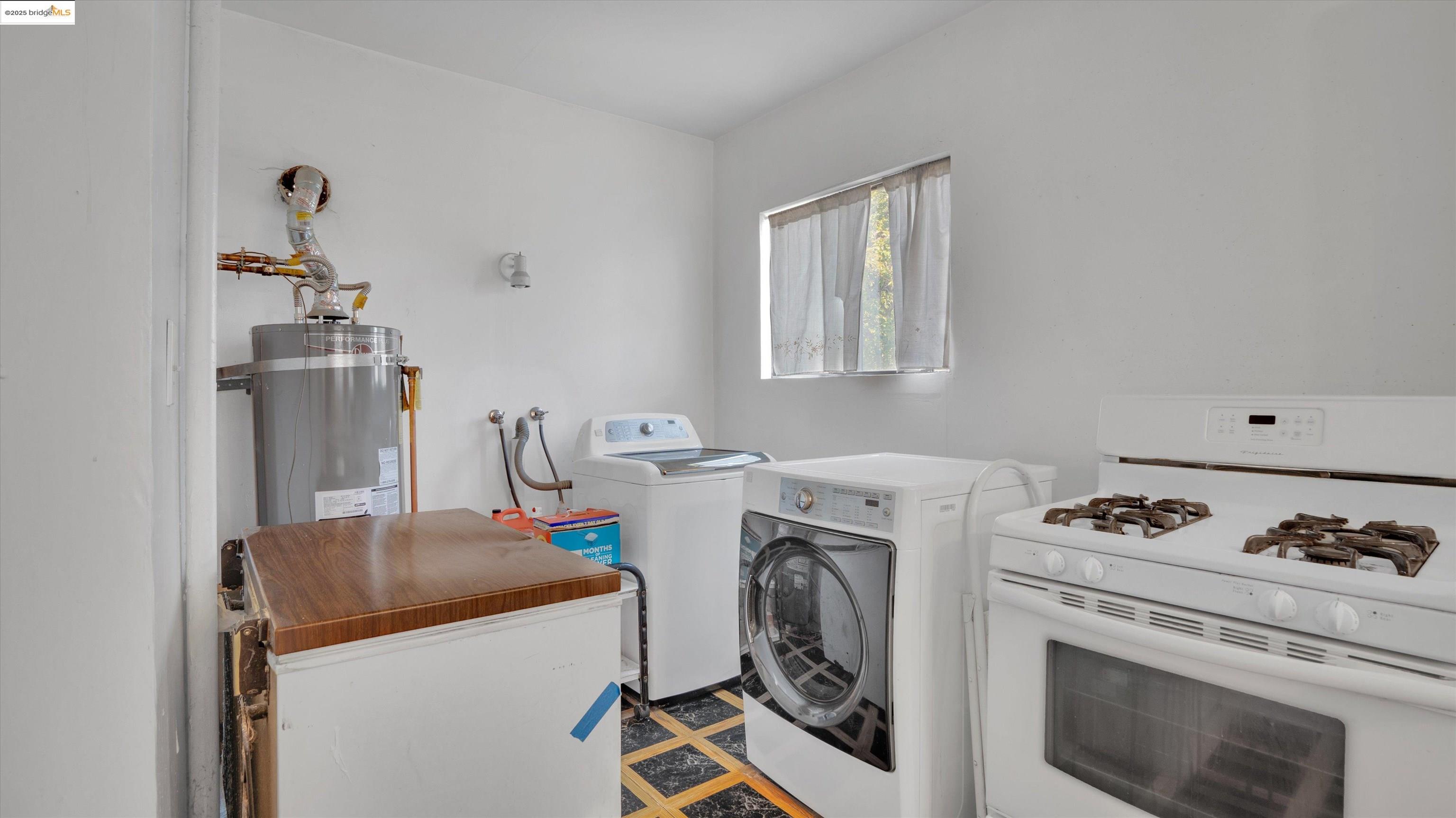 Detail Gallery Image 38 of 49 For 1071 59th St, Oakland,  CA 94608 - 3 Beds | 2 Baths