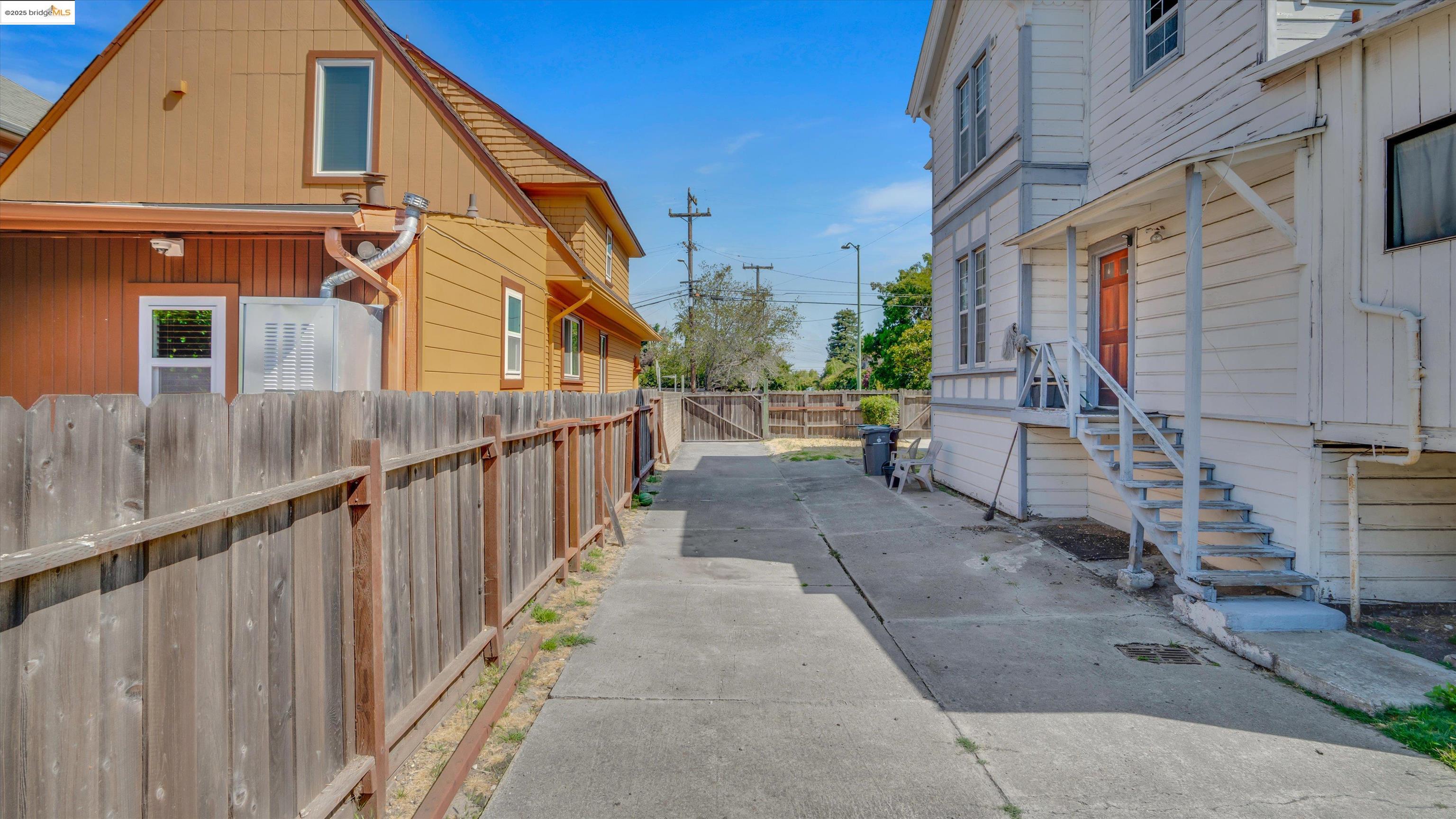 Detail Gallery Image 40 of 49 For 1071 59th St, Oakland,  CA 94608 - 3 Beds | 2 Baths
