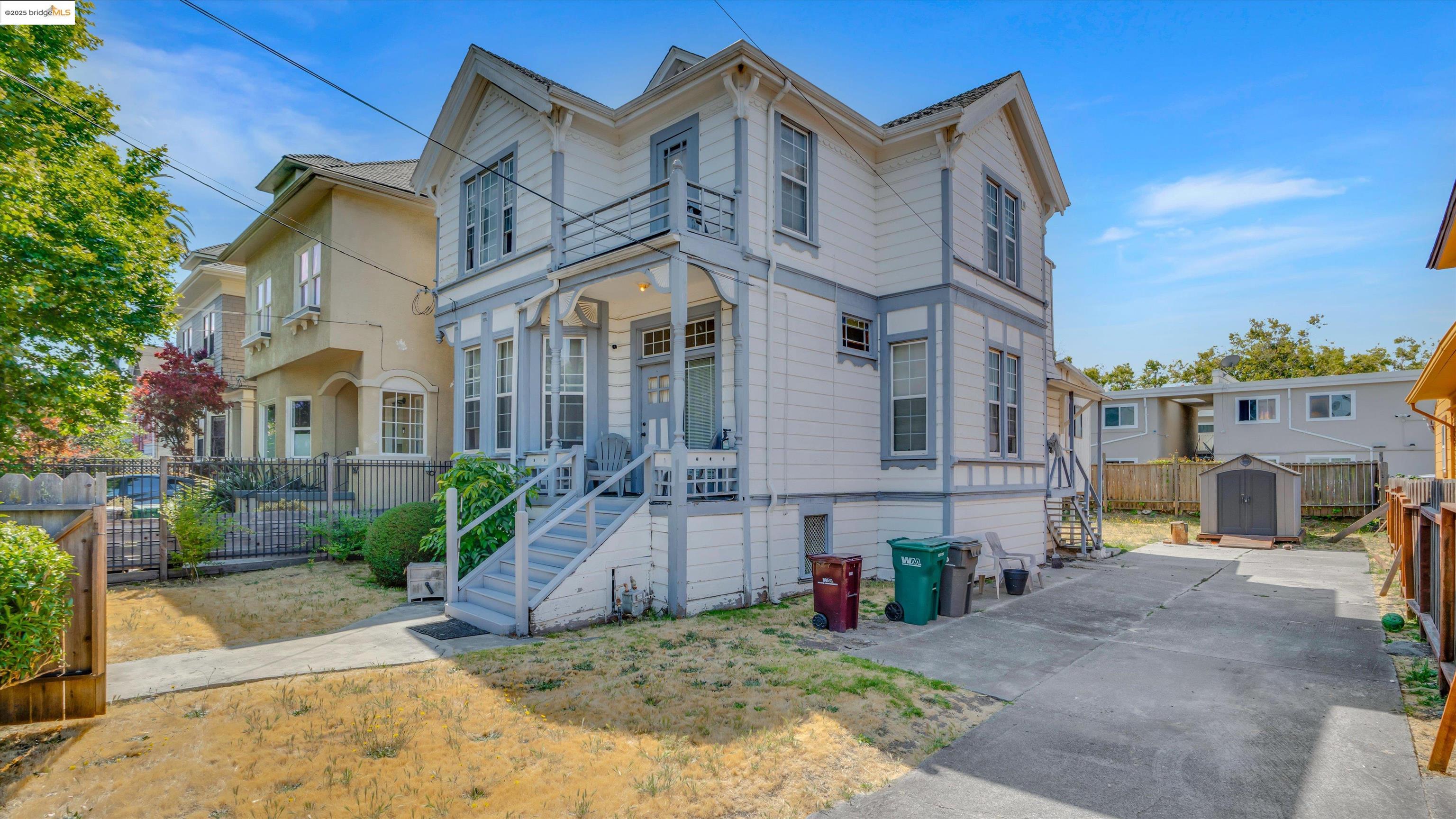 Detail Gallery Image 5 of 49 For 1071 59th St, Oakland,  CA 94608 - 3 Beds | 2 Baths