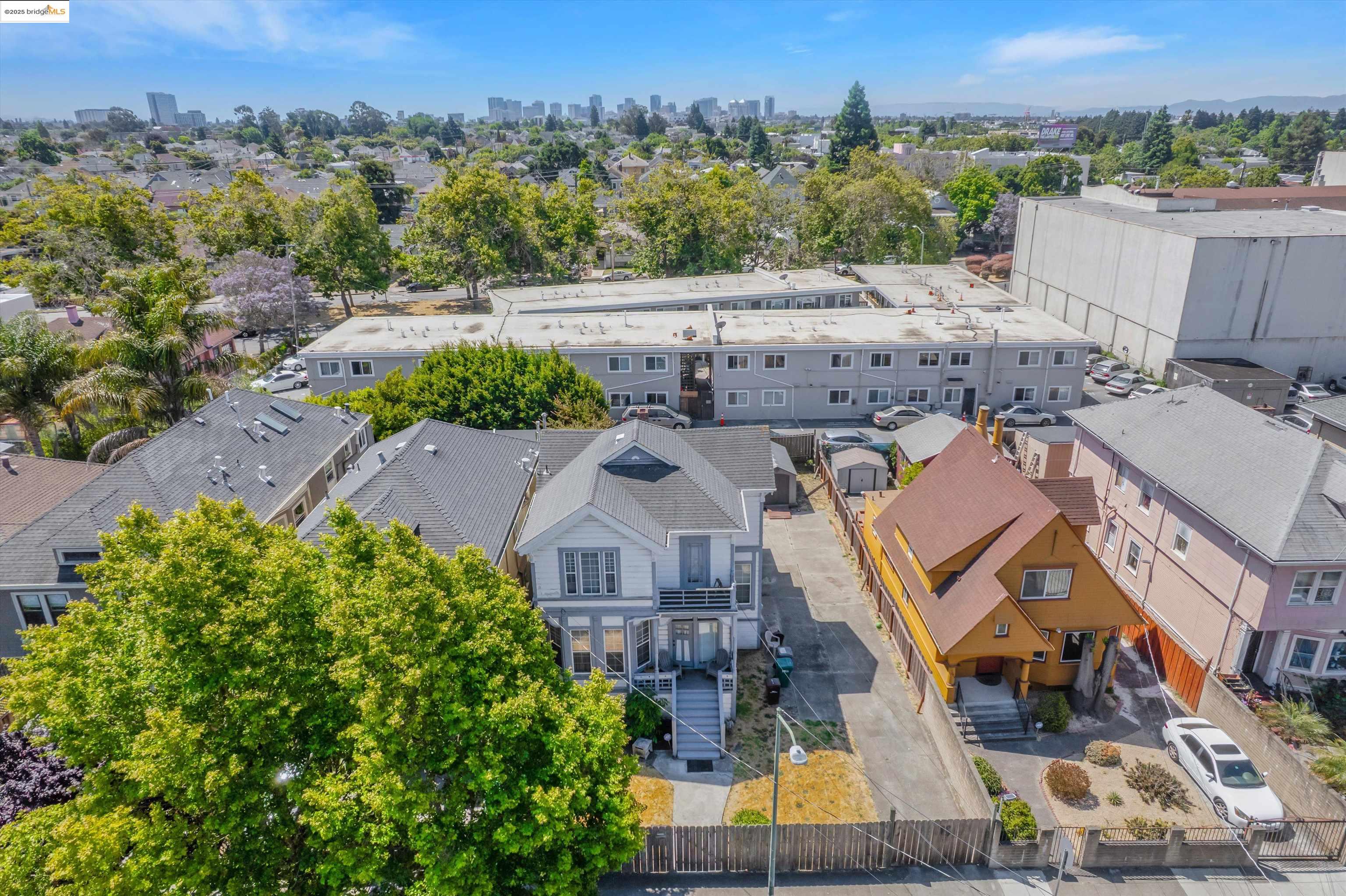 Detail Gallery Image 45 of 49 For 1071 59th St, Oakland,  CA 94608 - 3 Beds | 2 Baths