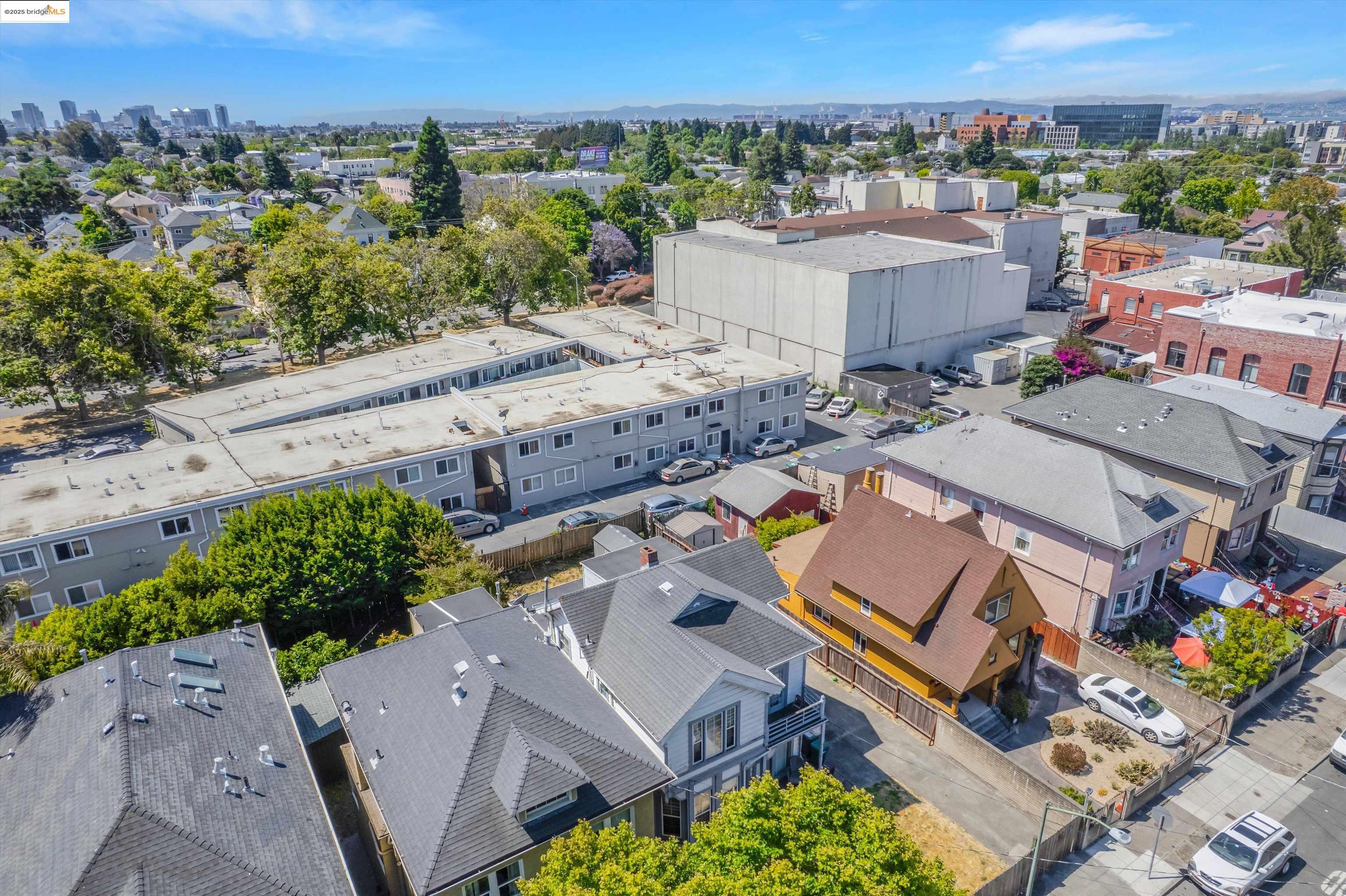Detail Gallery Image 46 of 49 For 1071 59th St, Oakland,  CA 94608 - 3 Beds | 2 Baths