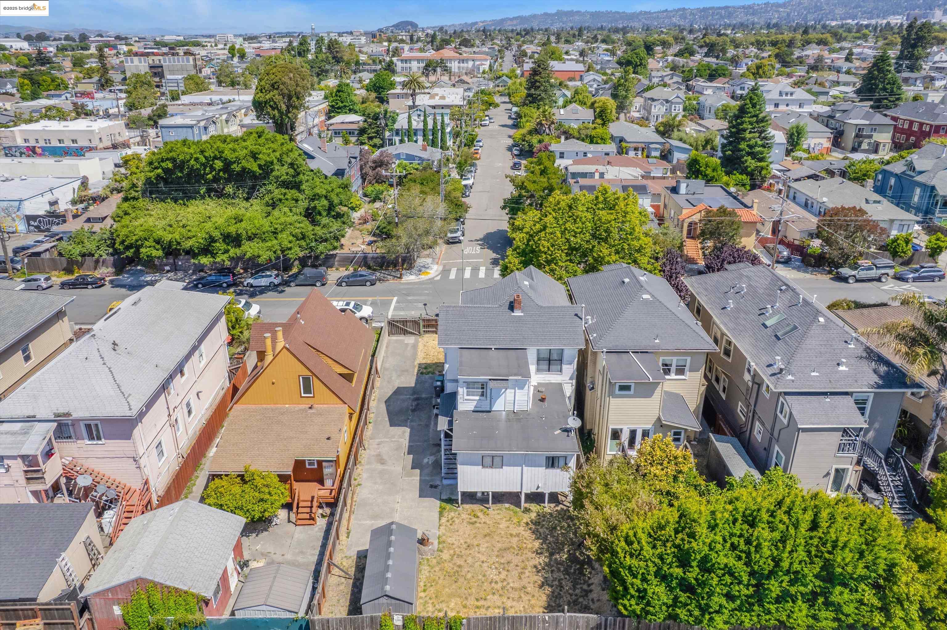 Detail Gallery Image 48 of 49 For 1071 59th St, Oakland,  CA 94608 - 3 Beds | 2 Baths