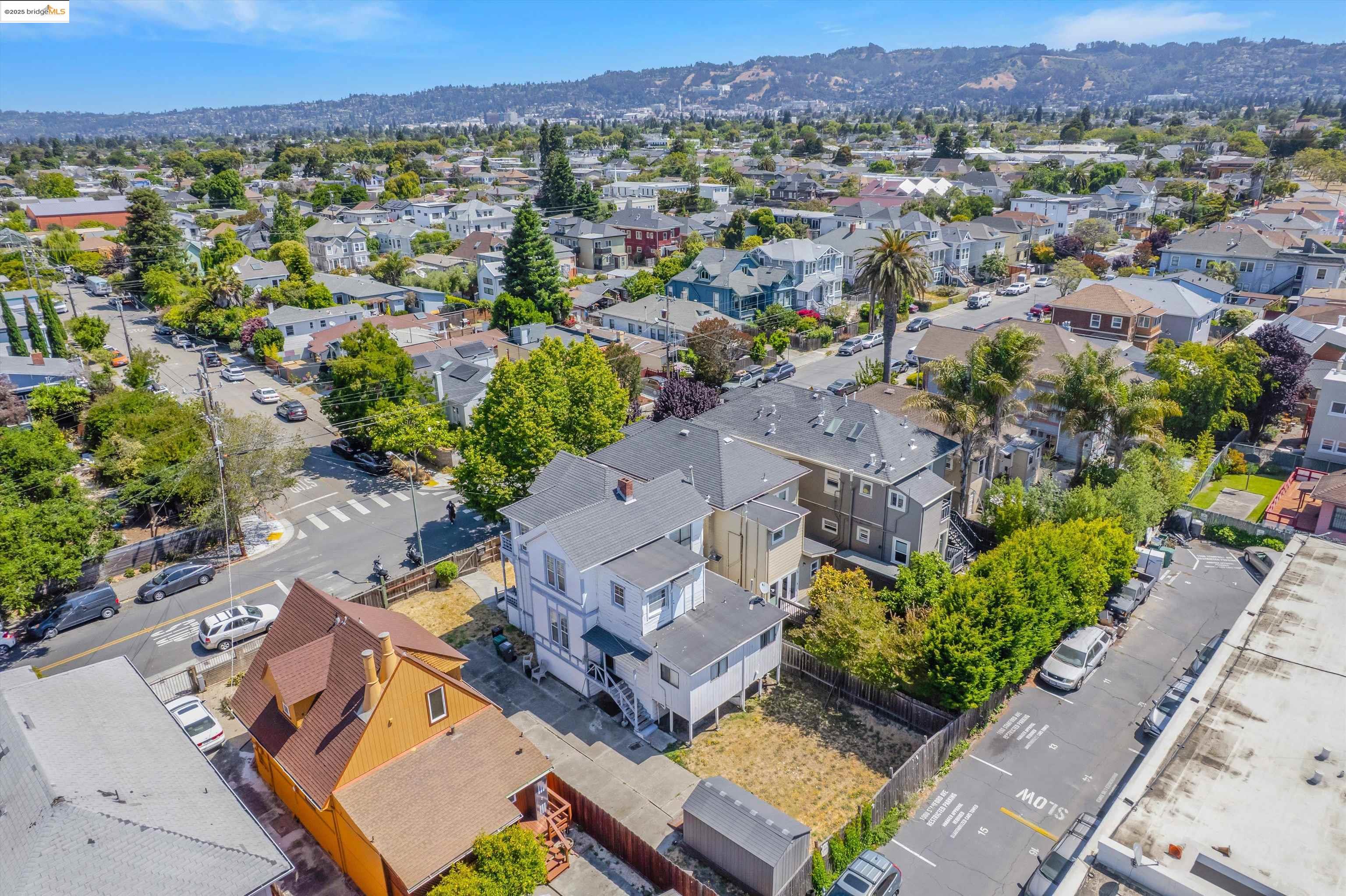 Detail Gallery Image 49 of 49 For 1071 59th St, Oakland,  CA 94608 - 3 Beds | 2 Baths