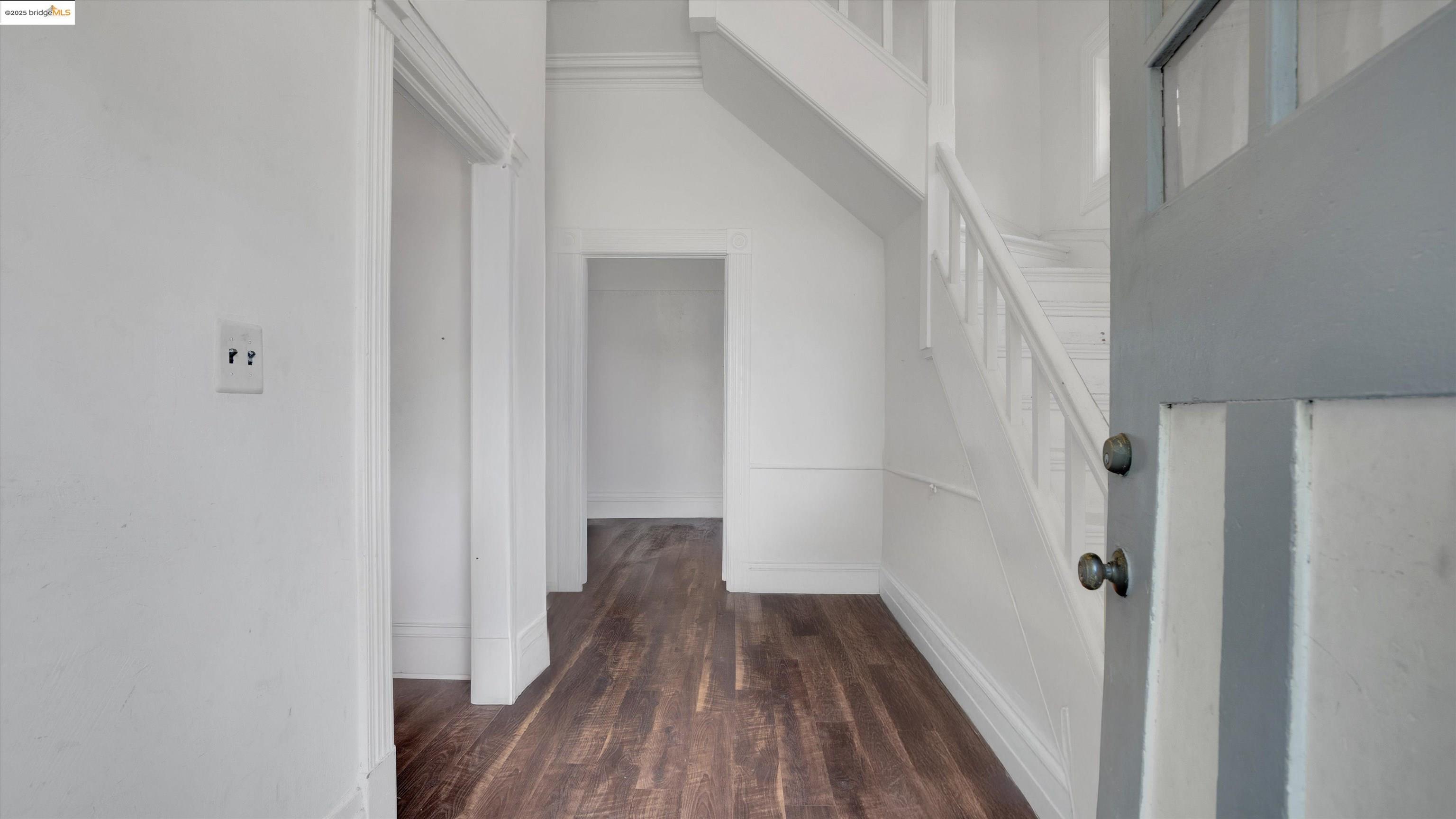 Detail Gallery Image 8 of 49 For 1071 59th St, Oakland,  CA 94608 - 3 Beds | 2 Baths