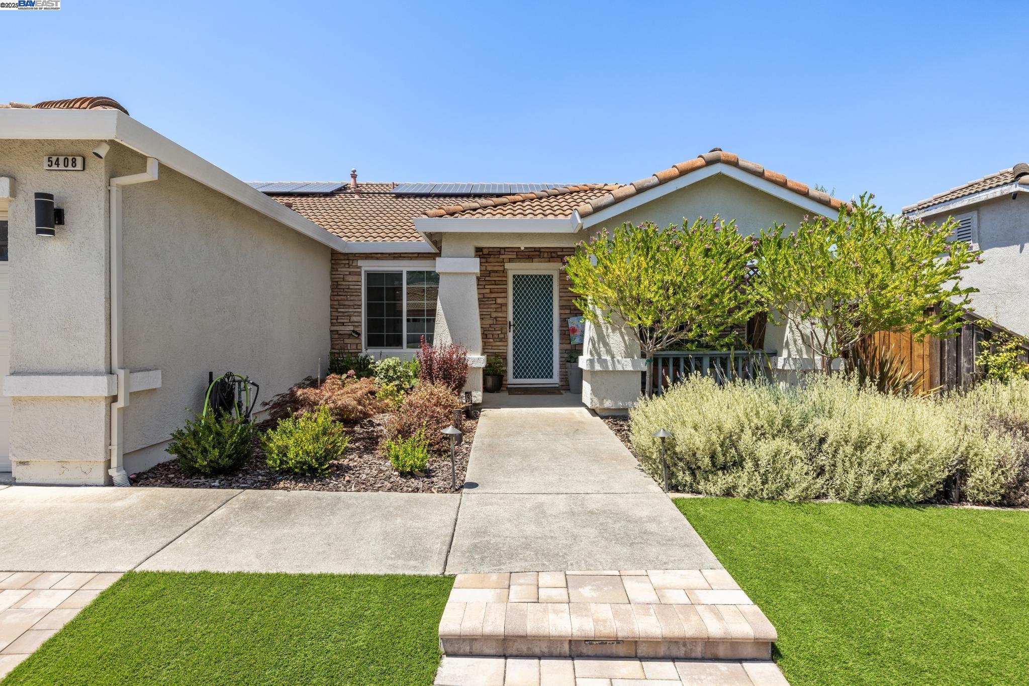 Detail Gallery Image 2 of 30 For 5408 La Salle Way, Vallejo,  CA 94591 - 4 Beds | 2 Baths