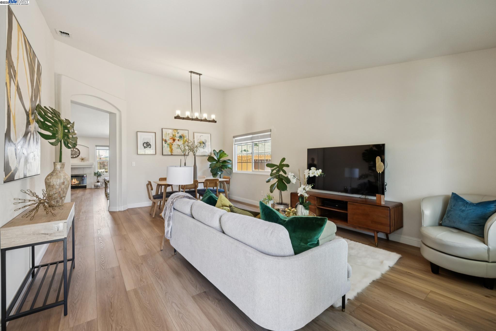 Detail Gallery Image 4 of 30 For 5408 La Salle Way, Vallejo,  CA 94591 - 4 Beds | 2 Baths