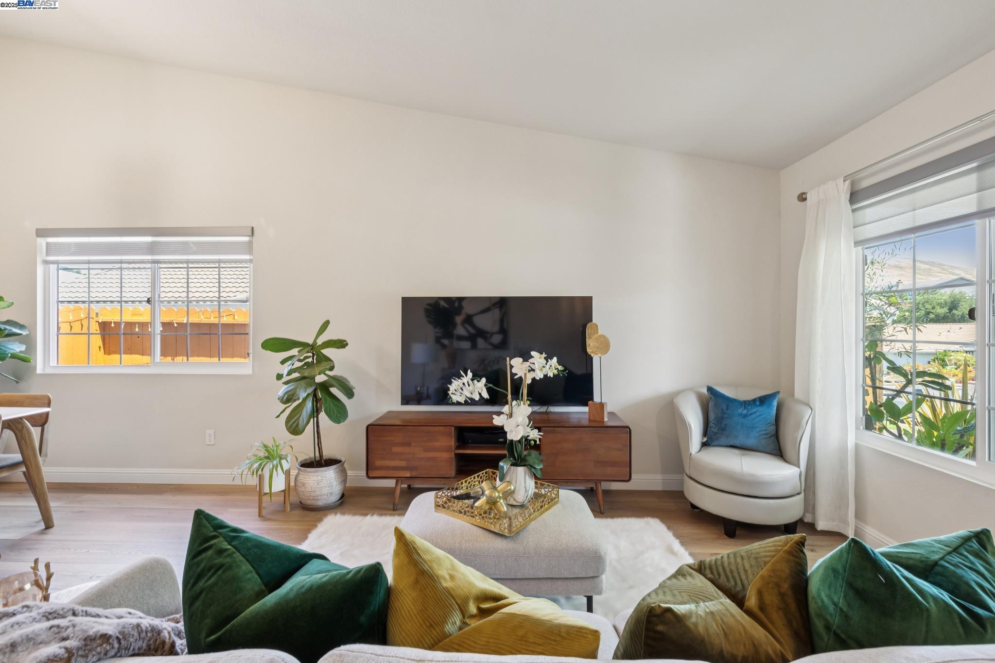 Detail Gallery Image 5 of 30 For 5408 La Salle Way, Vallejo,  CA 94591 - 4 Beds | 2 Baths