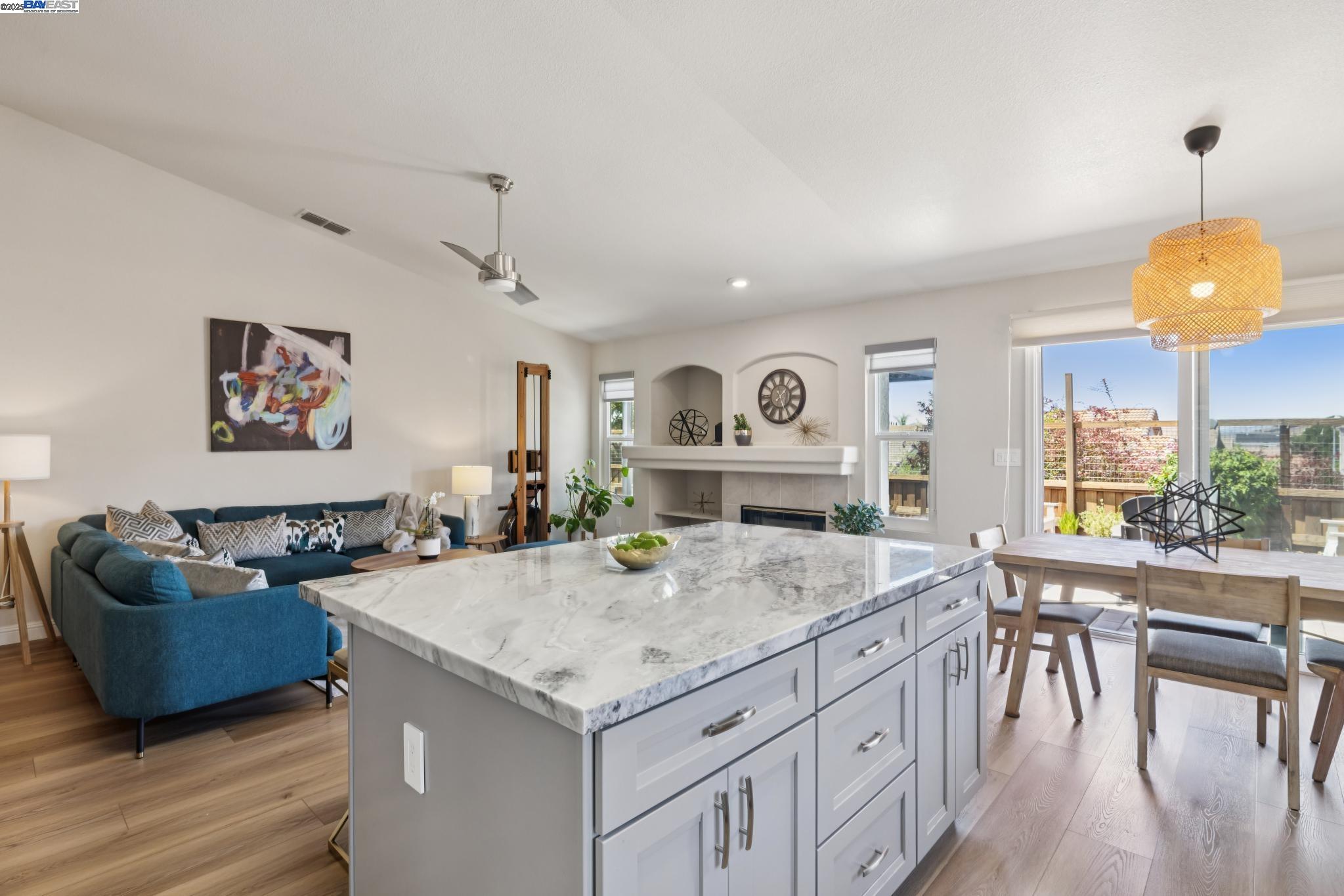 Detail Gallery Image 7 of 30 For 5408 La Salle Way, Vallejo,  CA 94591 - 4 Beds | 2 Baths