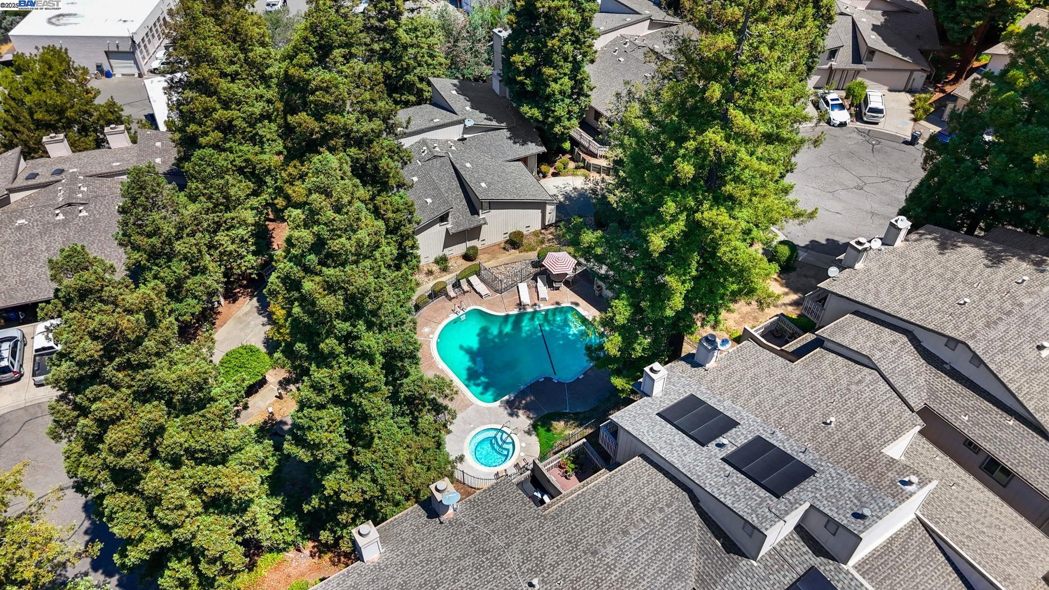 Detail Gallery Image 1 of 33 For 1112 Holmes Way, Hayward,  CA 94541 - 2 Beds | 2/1 Baths