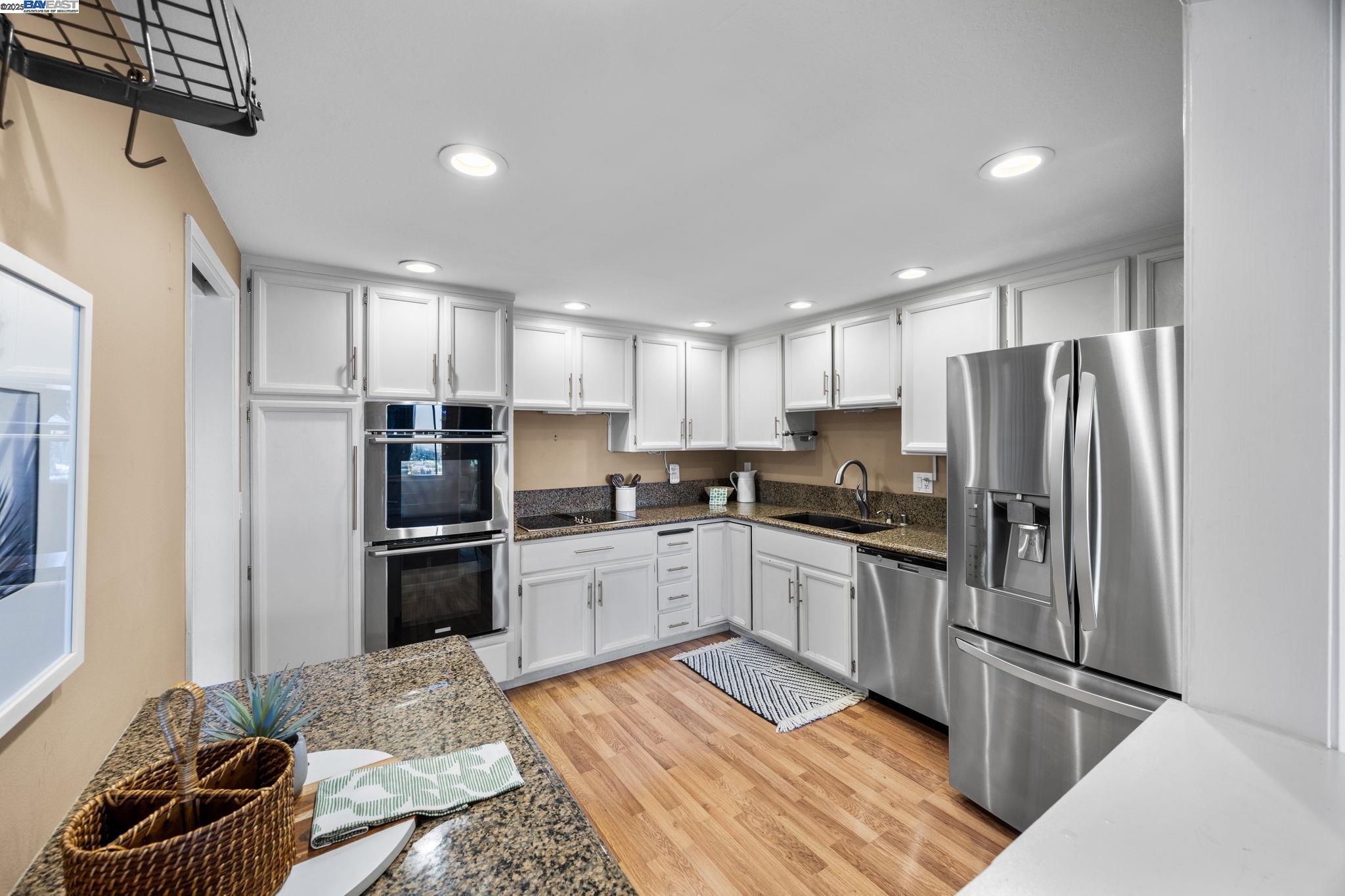 Detail Gallery Image 17 of 33 For 1112 Holmes Way, Hayward,  CA 94541 - 2 Beds | 2/1 Baths