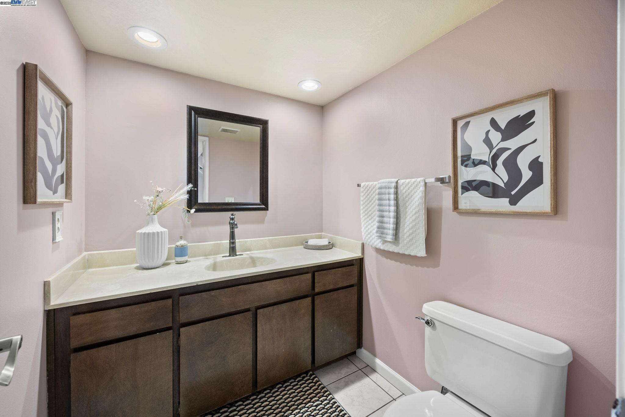 Detail Gallery Image 20 of 33 For 1112 Holmes Way, Hayward,  CA 94541 - 2 Beds | 2/1 Baths