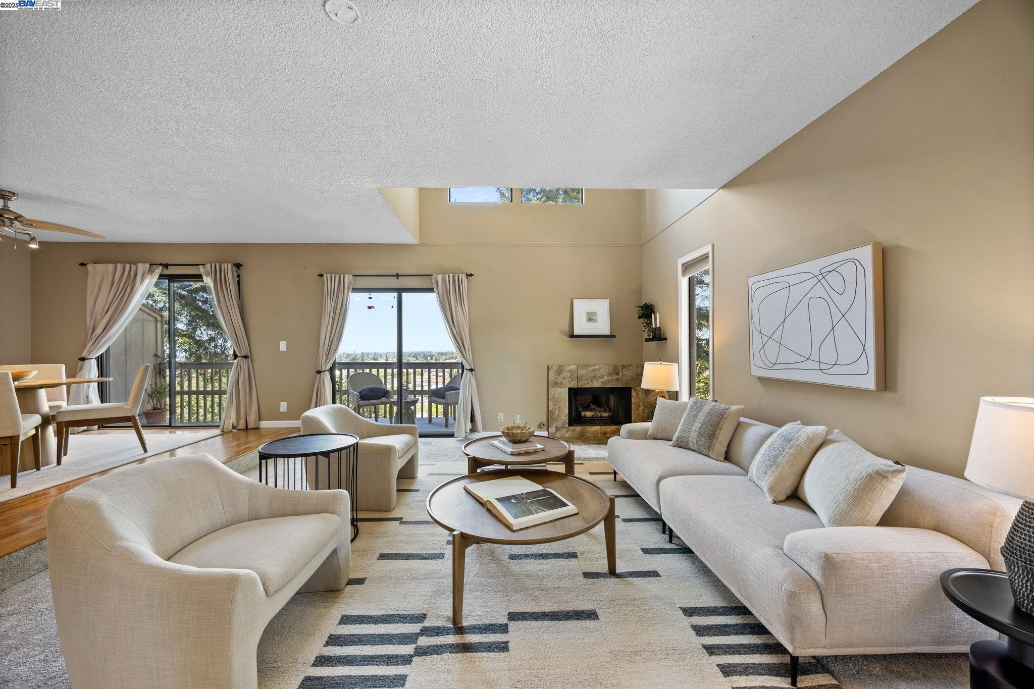 Detail Gallery Image 10 of 33 For 1112 Holmes Way, Hayward,  CA 94541 - 2 Beds | 2/1 Baths