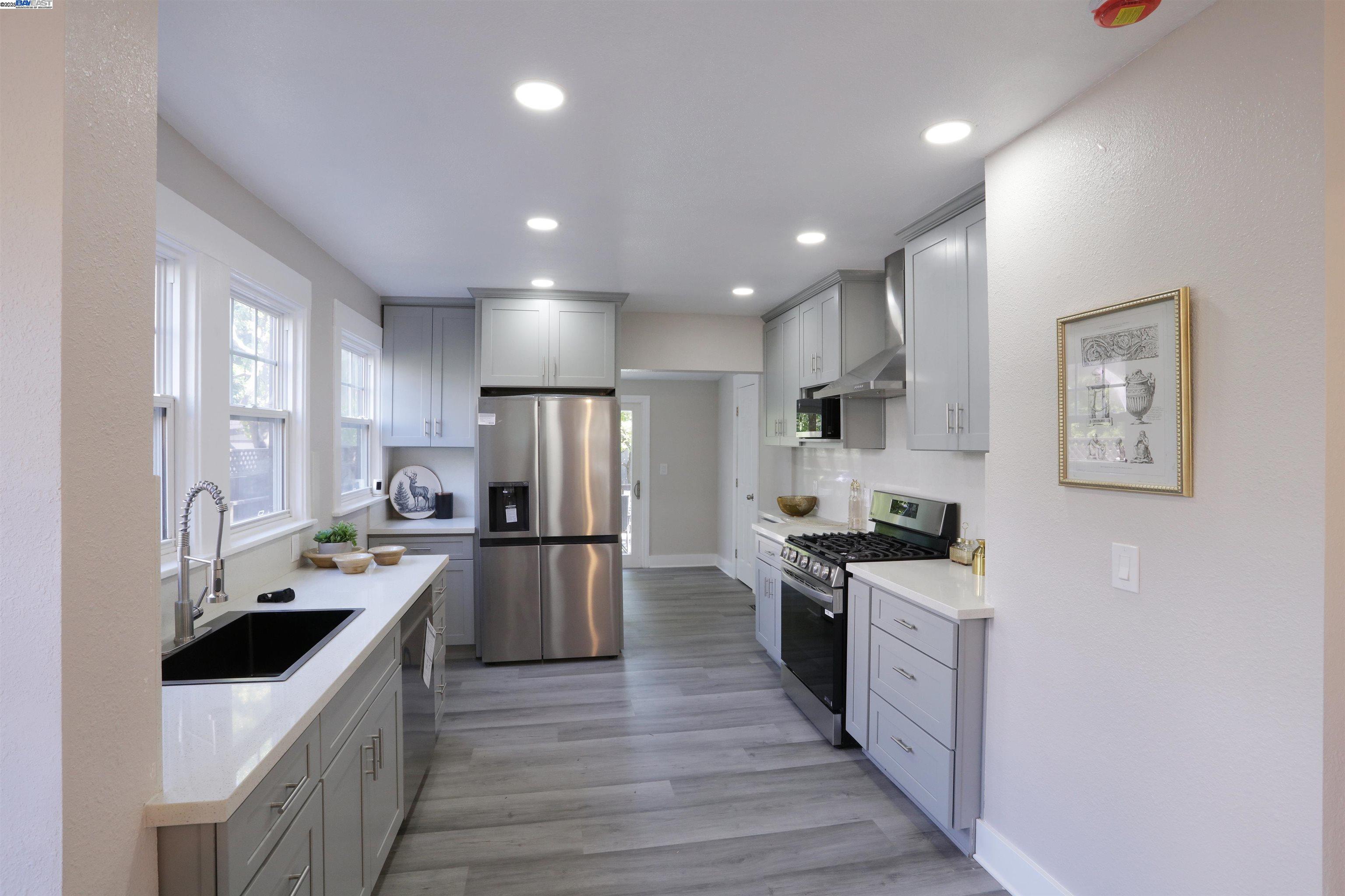 Detail Gallery Image 9 of 36 For 851 Estudillo Ave, San Leandro,  CA 94577 - 4 Beds | 3/1 Baths