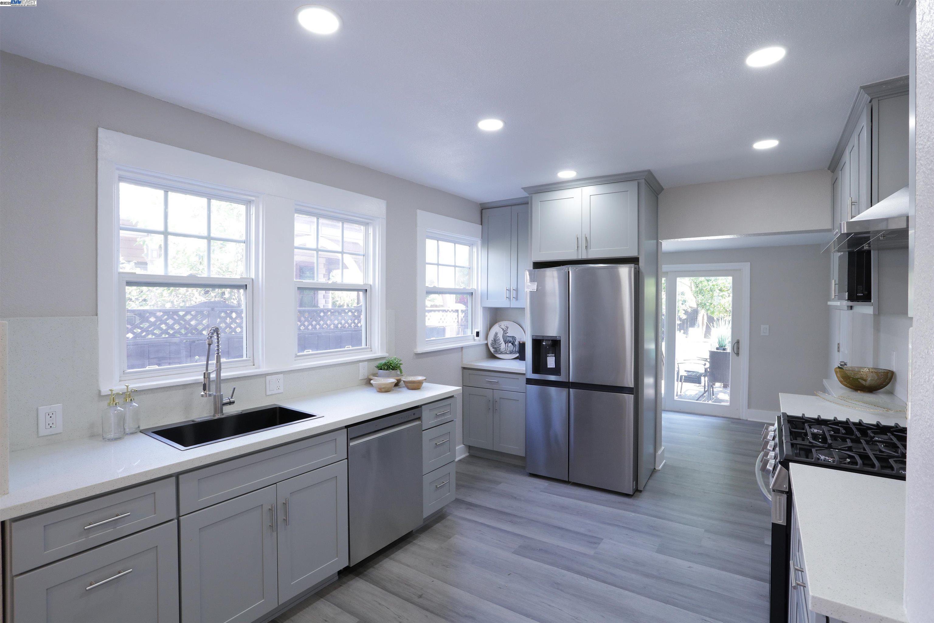 Detail Gallery Image 10 of 36 For 851 Estudillo Ave, San Leandro,  CA 94577 - 4 Beds | 3/1 Baths