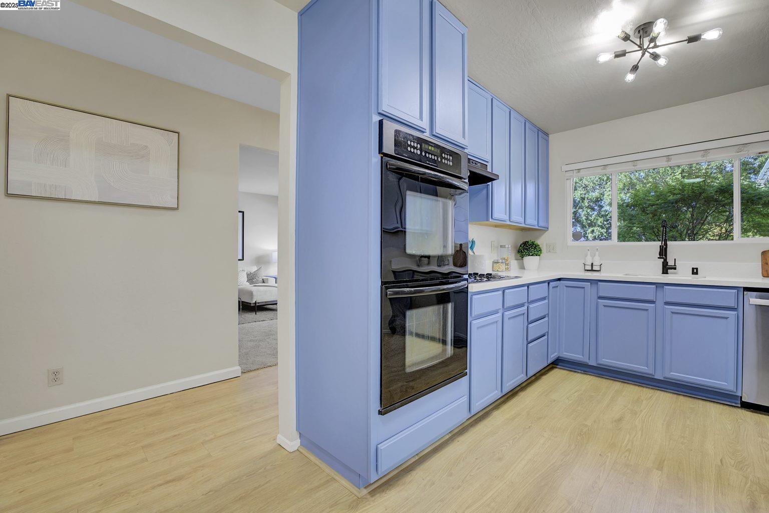 Detail Gallery Image 13 of 43 For 4022 Wilson Ln, Concord,  CA 94521 - 4 Beds | 2 Baths
