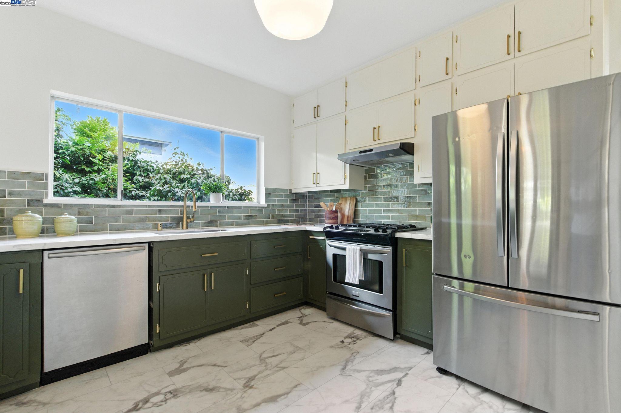 Detail Gallery Image 21 of 48 For 517 Taylor Ave, Alameda,  CA 94501 - 3 Beds | 2 Baths