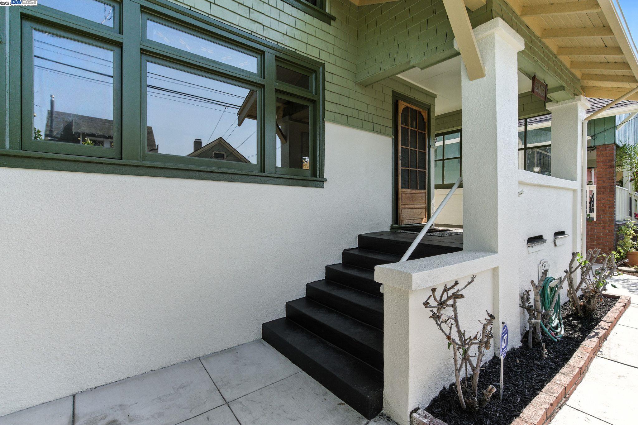 Detail Gallery Image 8 of 48 For 517 Taylor Ave, Alameda,  CA 94501 - 3 Beds | 2 Baths