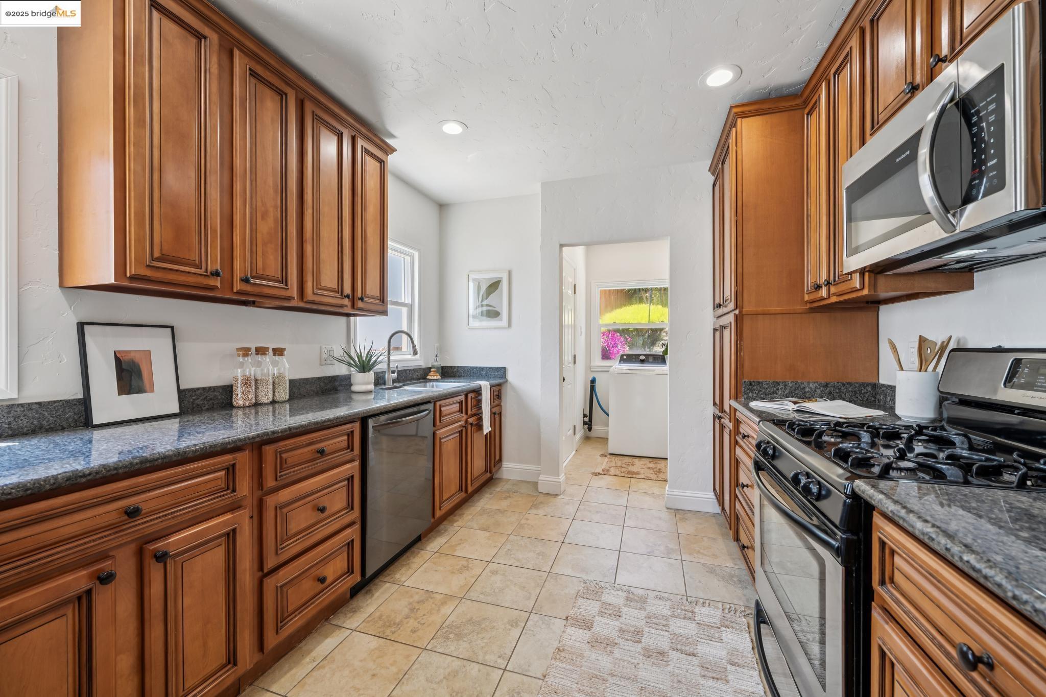 Detail Gallery Image 15 of 60 For 2615 Truman Ave, Oakland,  CA 94605 - 2 Beds | 1 Baths