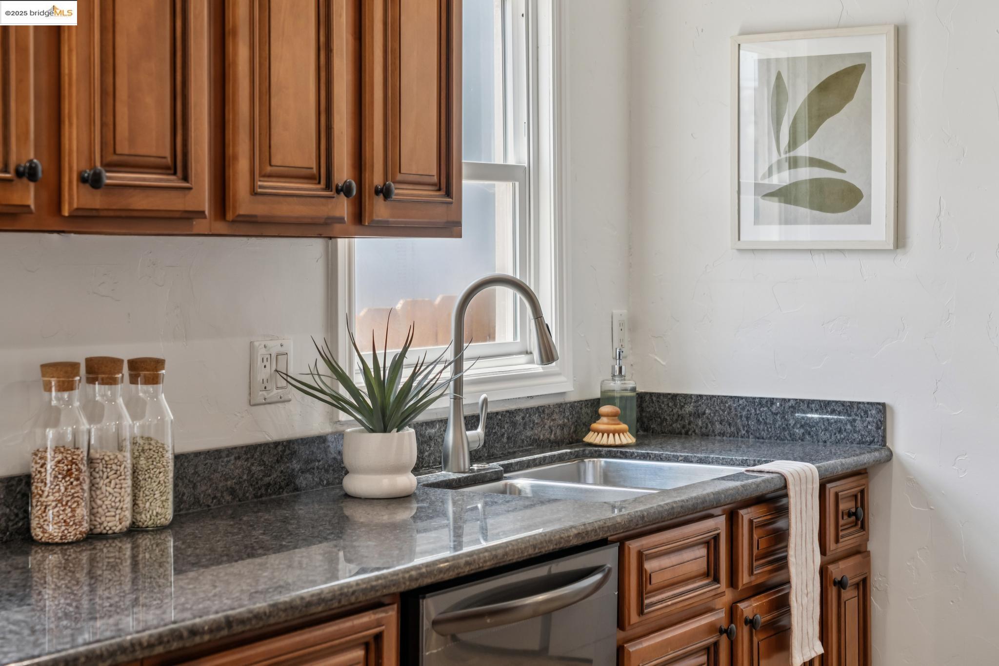 Detail Gallery Image 16 of 60 For 2615 Truman Ave, Oakland,  CA 94605 - 2 Beds | 1 Baths