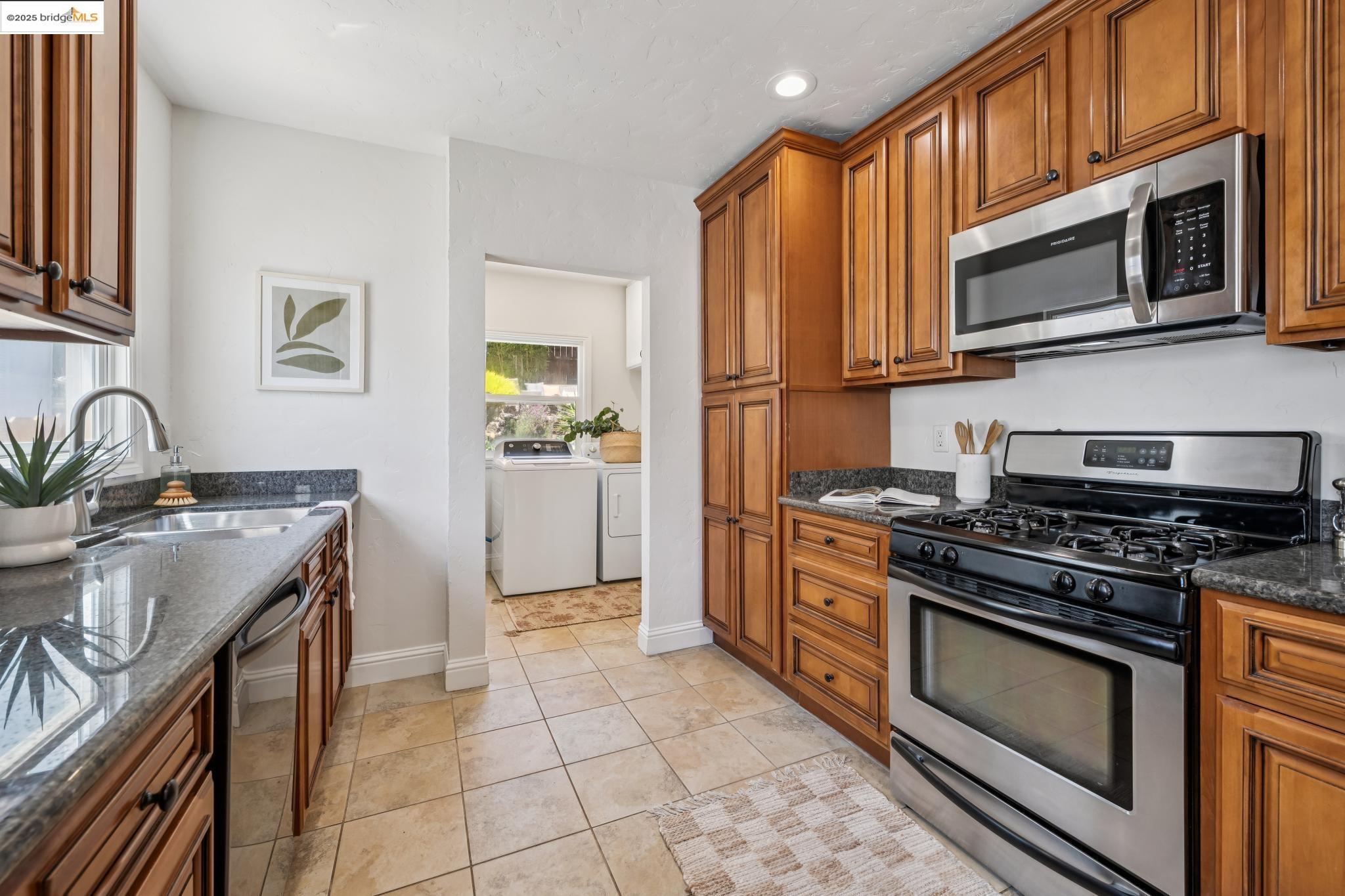 Detail Gallery Image 17 of 60 For 2615 Truman Ave, Oakland,  CA 94605 - 2 Beds | 1 Baths