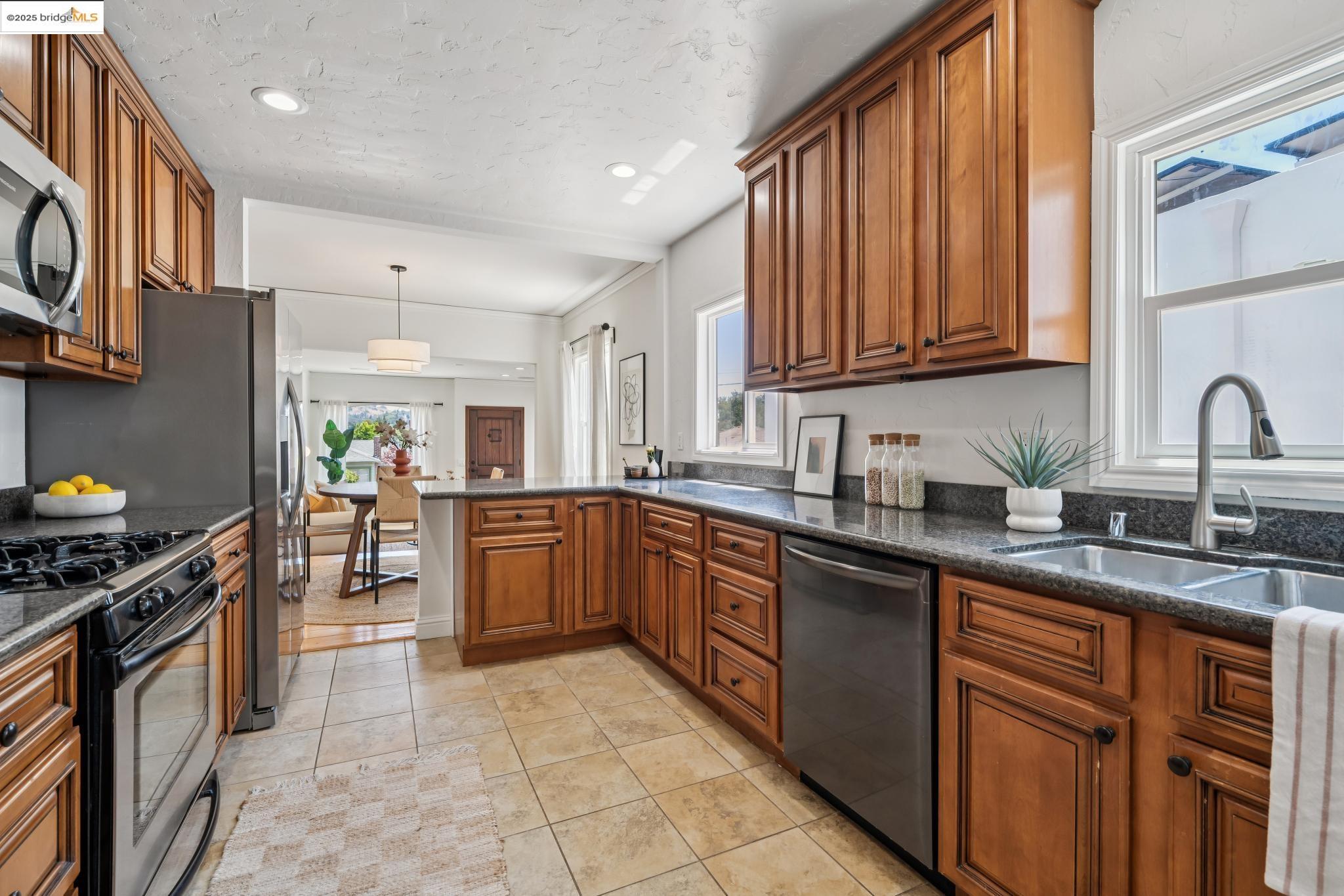 Detail Gallery Image 20 of 60 For 2615 Truman Ave, Oakland,  CA 94605 - 2 Beds | 1 Baths
