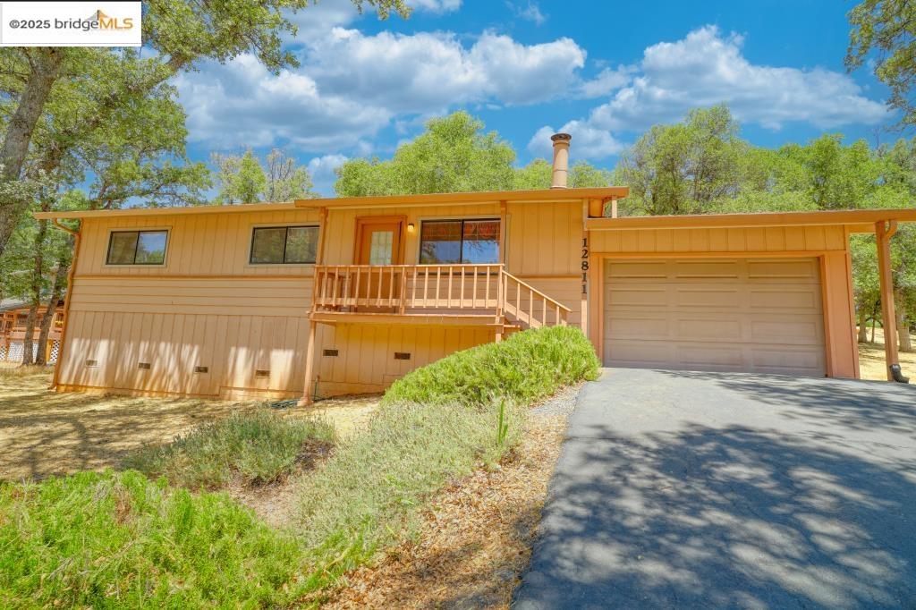 Detail Gallery Image 1 of 19 For 12811 Cresthaven Drive, Groveland,  CA 95321 - 3 Beds | 2 Baths