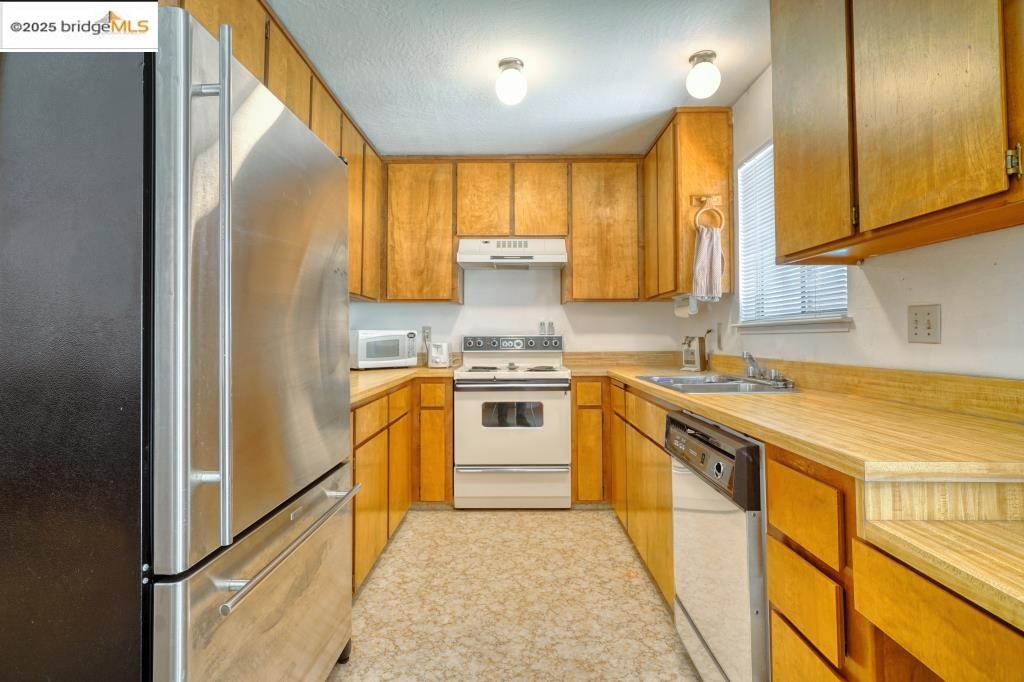 Detail Gallery Image 7 of 19 For 12811 Cresthaven Drive, Groveland,  CA 95321 - 3 Beds | 2 Baths