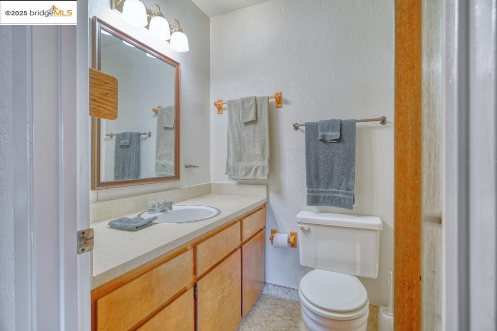 Detail Gallery Image 10 of 19 For 12811 Cresthaven Drive, Groveland,  CA 95321 - 3 Beds | 2 Baths