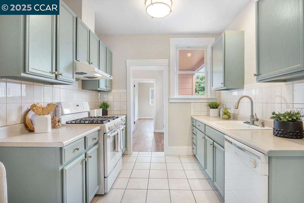 Detail Gallery Image 12 of 35 For 65 Del Monte St, San Francisco,  CA 94112 - 3 Beds | 1 Baths