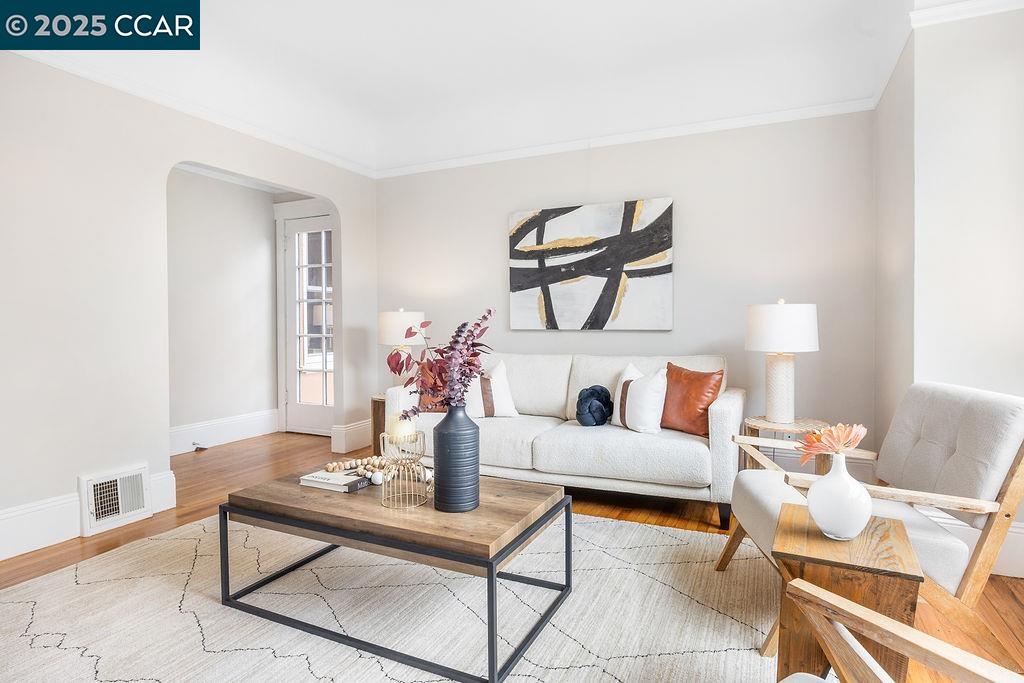Detail Gallery Image 4 of 35 For 65 Del Monte St, San Francisco,  CA 94112 - 3 Beds | 1 Baths