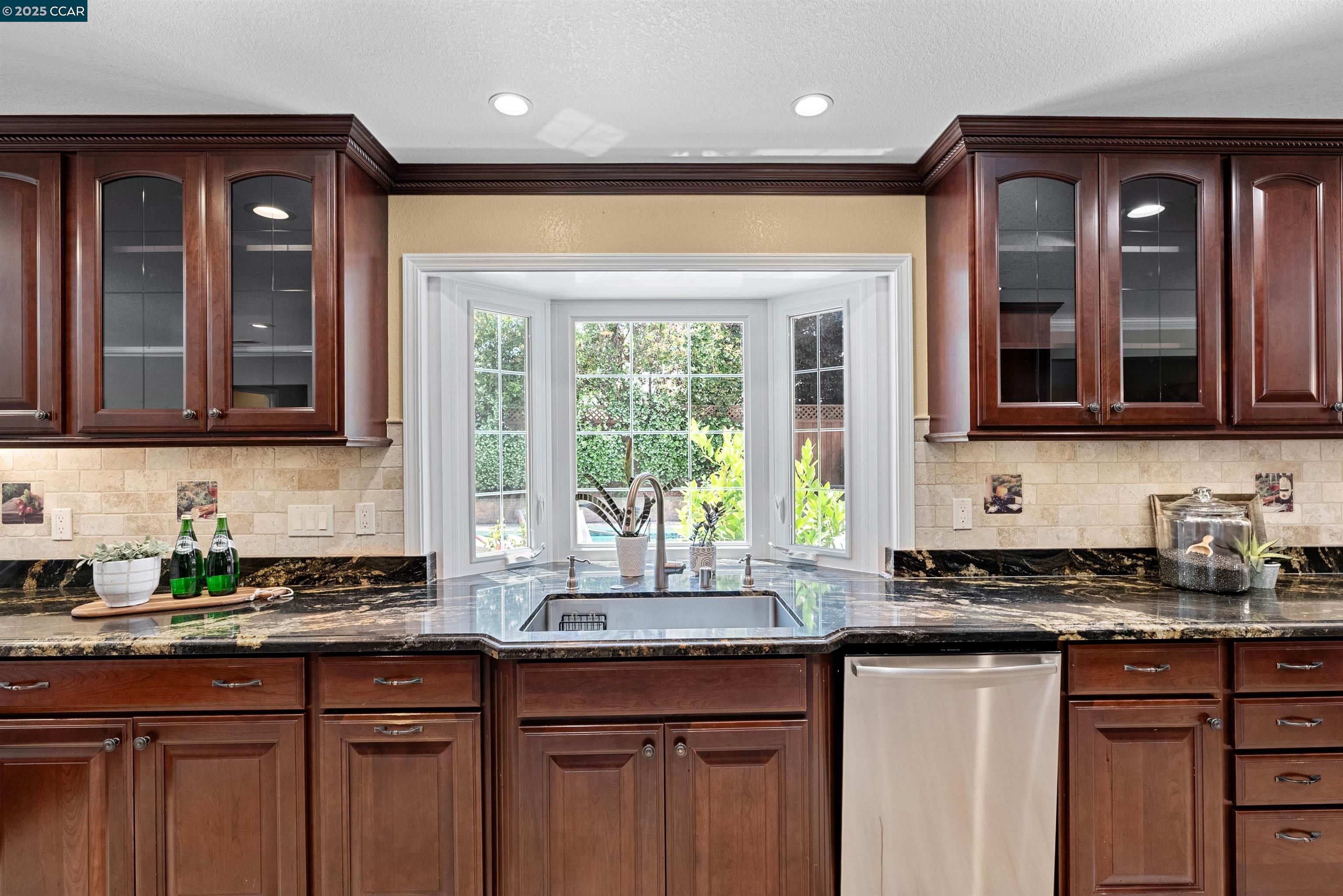 Detail Gallery Image 11 of 60 For 3628 Portsmouth Ct, Pleasanton,  CA 94588 - 5 Beds | 2/1 Baths
