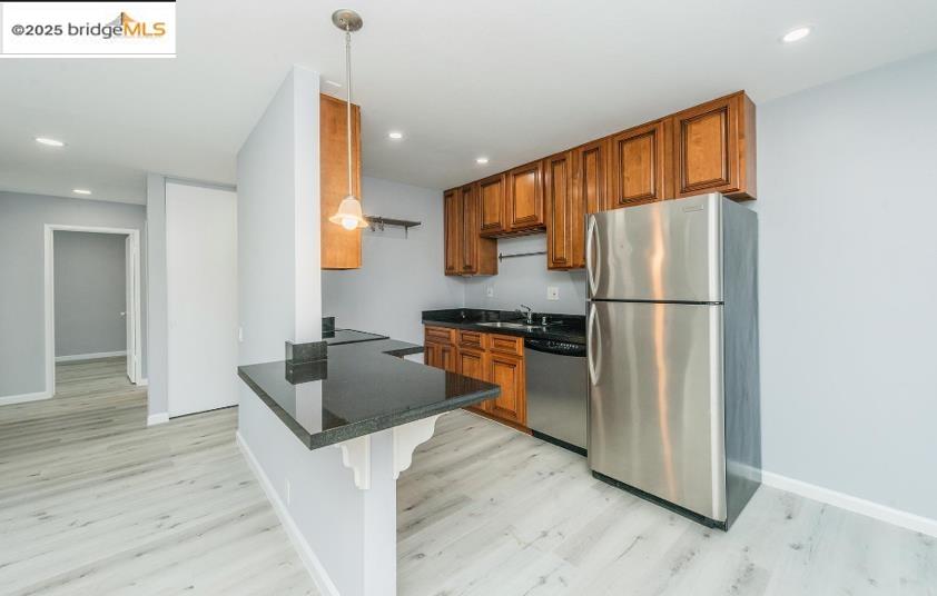 Detail Gallery Image 1 of 10 For 4099 Howe St, Oakland,  CA 94611 - 2 Beds | 1 Baths
