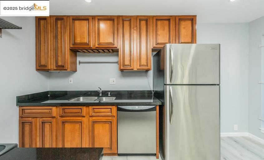 Detail Gallery Image 6 of 10 For 4099 Howe St, Oakland,  CA 94611 - 2 Beds | 1 Baths