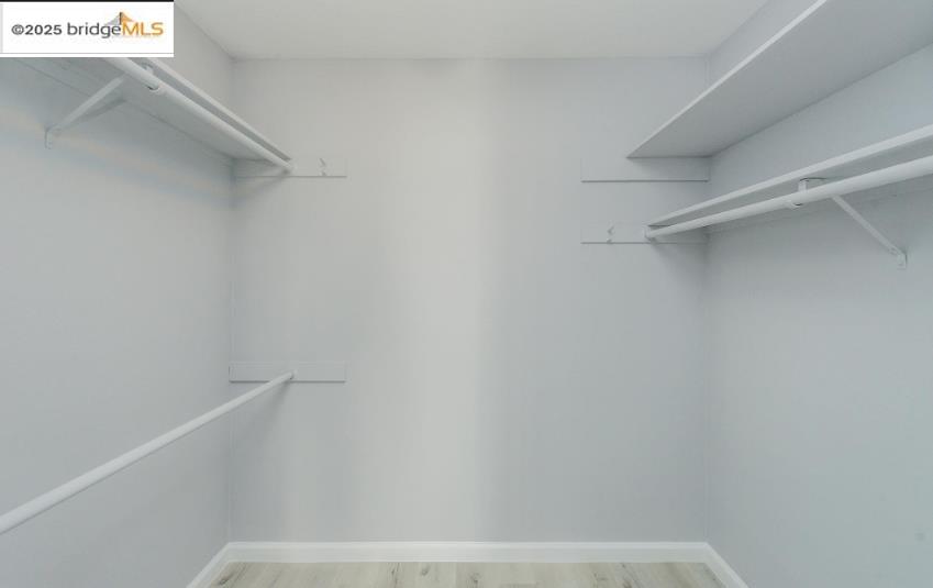 Detail Gallery Image 8 of 10 For 4099 Howe St, Oakland,  CA 94611 - 2 Beds | 1 Baths