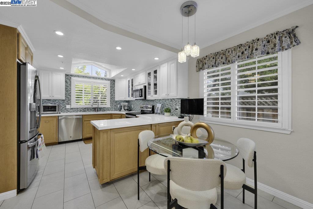 Detail Gallery Image 12 of 58 For 344 Kansas Way, Fremont,  CA 94539 - 4 Beds | 3/1 Baths