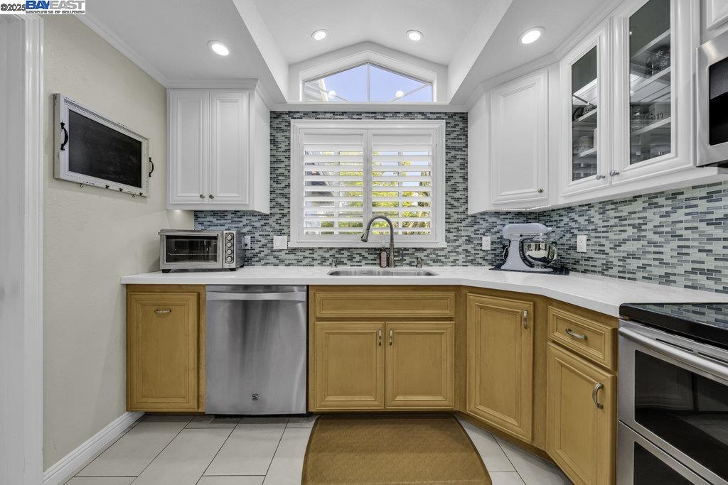 Detail Gallery Image 16 of 58 For 344 Kansas Way, Fremont,  CA 94539 - 4 Beds | 3/1 Baths