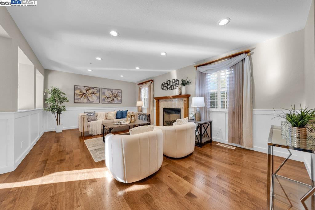 Detail Gallery Image 6 of 58 For 344 Kansas Way, Fremont,  CA 94539 - 4 Beds | 3/1 Baths
