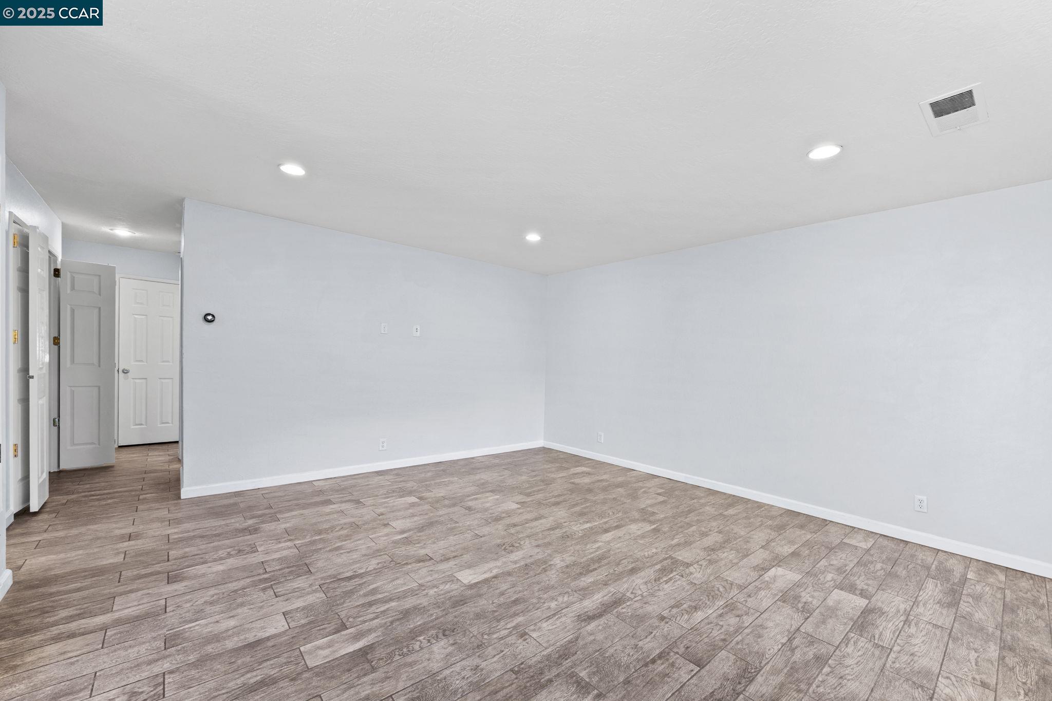 Photo #8: 41103999 Listing: Photo #8
