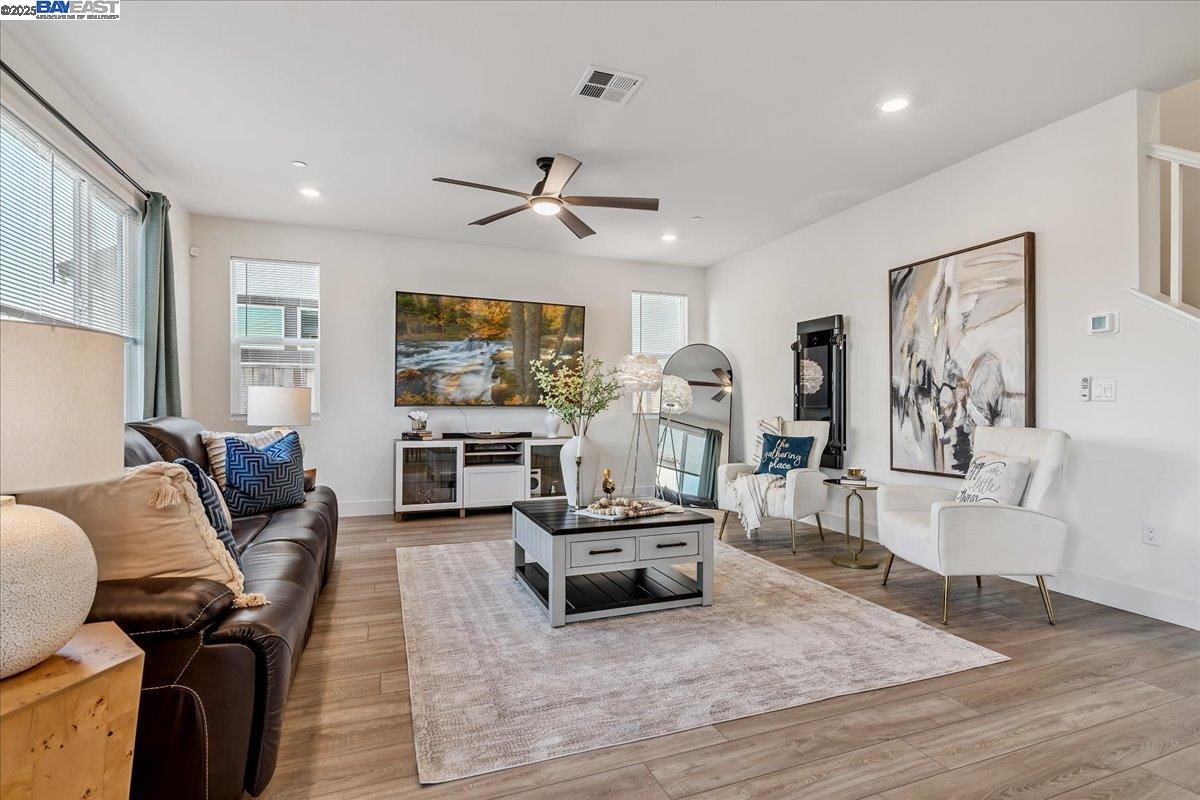 Detail Gallery Image 11 of 36 For 5360 Trimonti Cir, Antioch,  CA 94531 - 5 Beds | 3/1 Baths